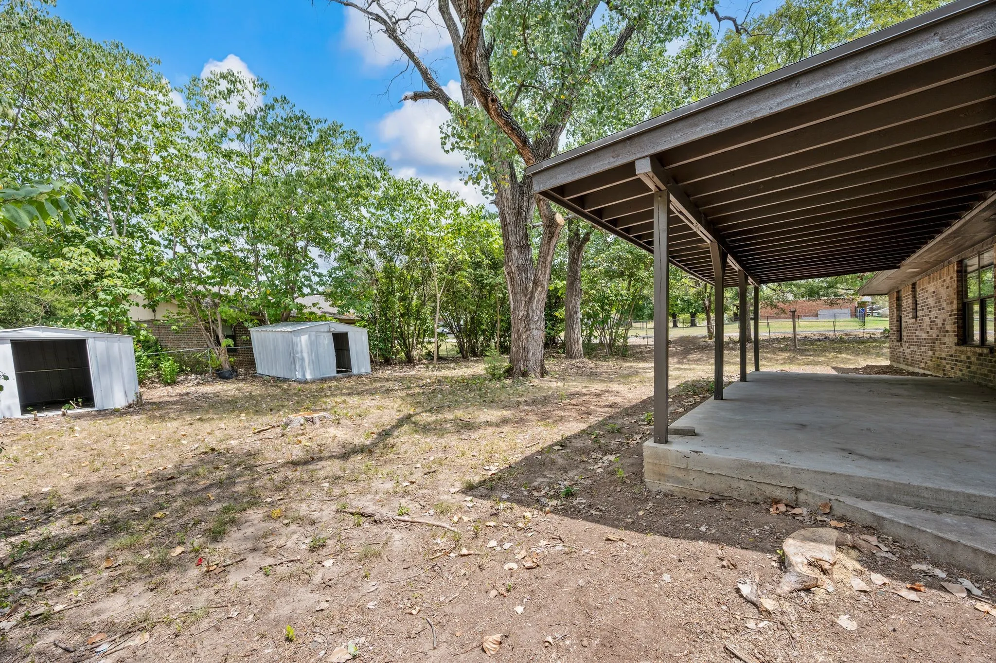 Single Family Residence For Sale in Tarrant County , 1409 Scotland Avenue, Azle, Texas 76020, 3 Bedroom, 1 Bathroom, 1 Garage spaces, 1,124 Sqft, built in 1991, mls#21353036, Real Estate Agent in Azle, Homes For Sale in Tarrant county, Homes For Sale in Azle, Realtor in Azle Texas, Real Estate Brokerage Independent Realty Texas, Luminita Cordes Realtor