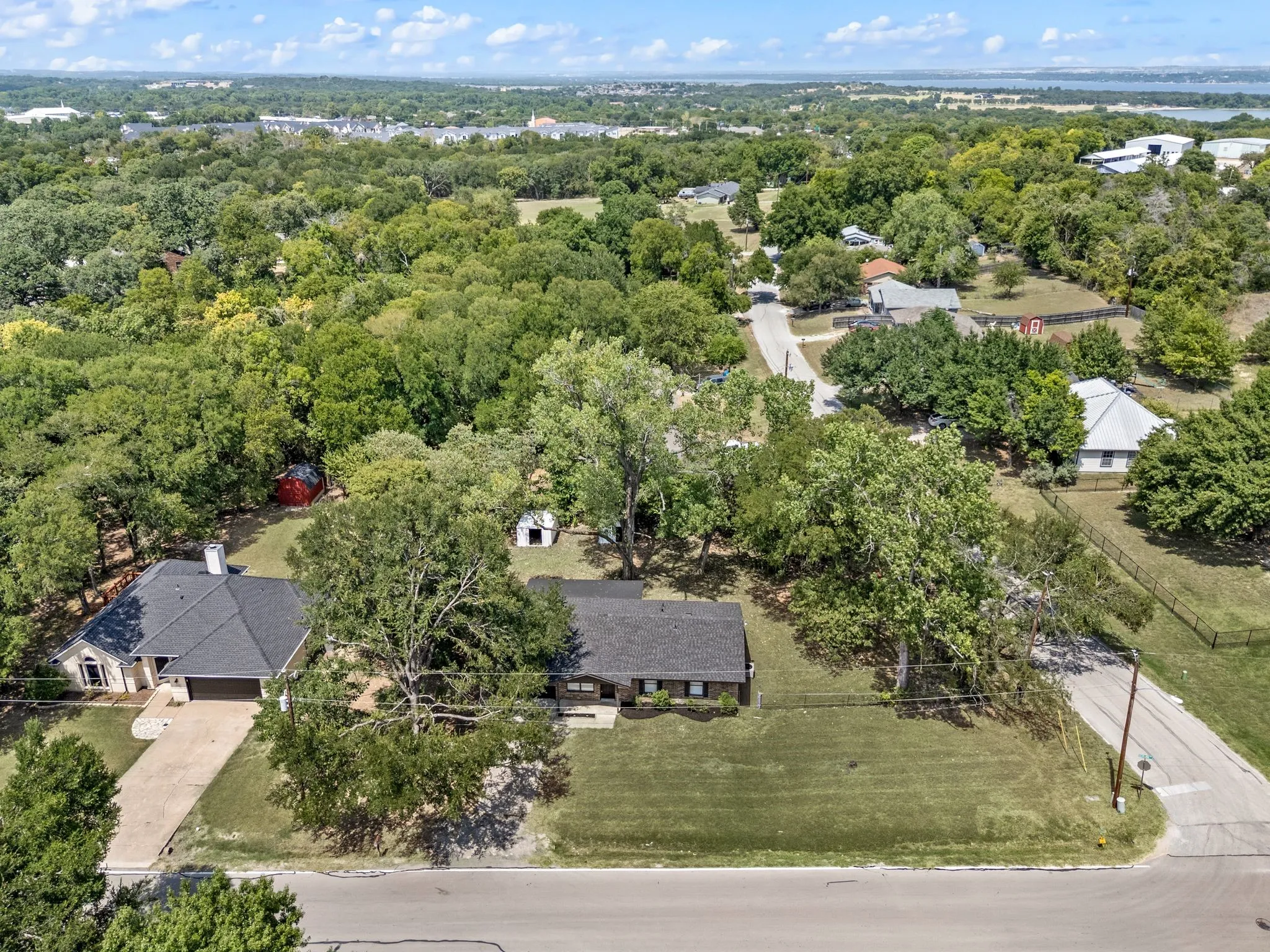 Single Family Residence For Sale in Tarrant County , 1409 Scotland Avenue, Azle, Texas 76020, 3 Bedroom, 1 Bathroom, 1 Garage spaces, 1,124 Sqft, built in 1991, mls#21353036, Real Estate Agent in Azle, Homes For Sale in Tarrant county, Homes For Sale in Azle, Realtor in Azle Texas, Real Estate Brokerage Independent Realty Texas, Luminita Cordes Realtor
