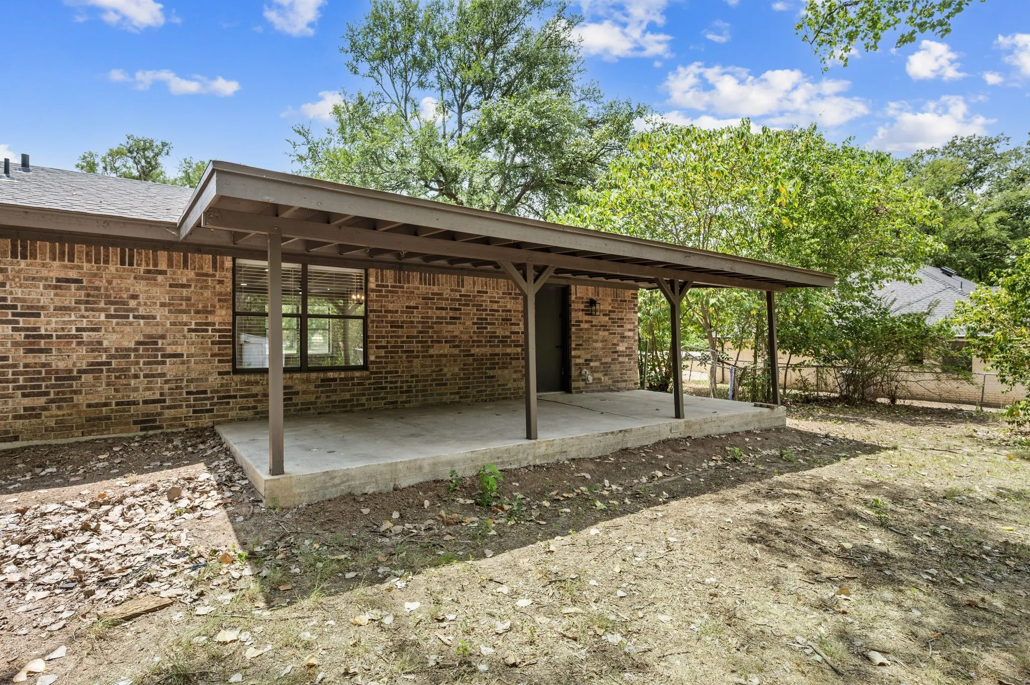 Single Family Residence For Sale in Tarrant County , 1409 Scotland Avenue, Azle, Texas 76020, 3 Bedroom, 1 Bathroom, 1 Garage spaces, 1,124 Sqft, built in 1991, mls#21353036, Real Estate Agent in Azle, Homes For Sale in Tarrant county, Homes For Sale in Azle, Realtor in Azle Texas, Real Estate Brokerage Independent Realty Texas, Luminita Cordes Realtor