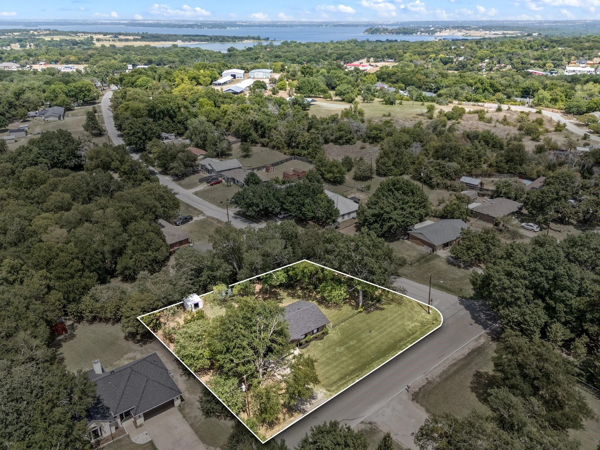 Single Family Residence For Sale in Tarrant County , 1409 Scotland Avenue, Azle, Texas 76020, 3 Bedroom, 1 Bathroom, 1 Garage spaces, 1,124 Sqft, built in 1991, mls#21353036, Real Estate Agent in Azle, Homes For Sale in Tarrant county, Homes For Sale in Azle, Realtor in Azle Texas, Real Estate Brokerage Independent Realty Texas, Luminita Cordes Realtor
