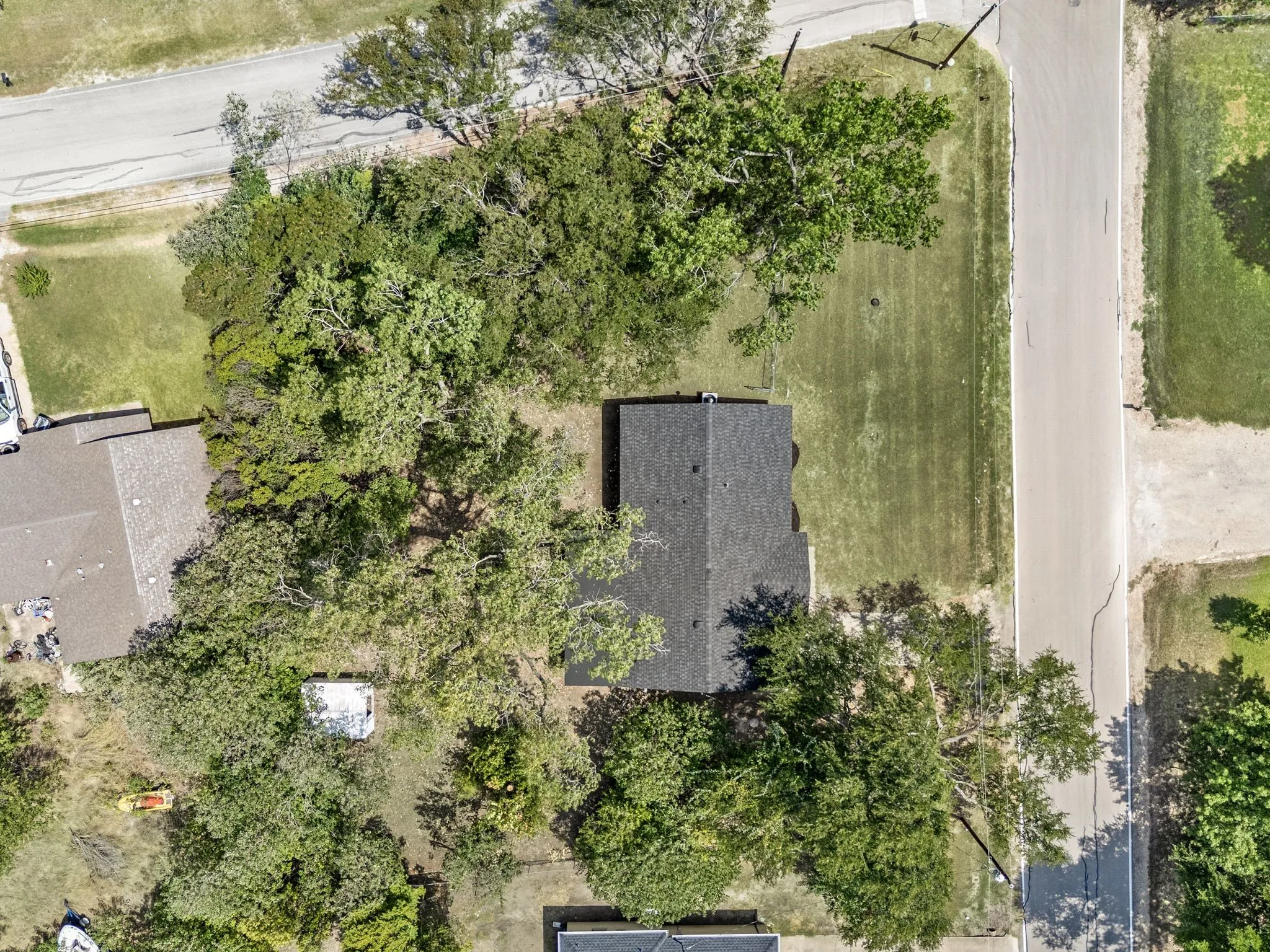 Single Family Residence For Sale in Tarrant County , 1409 Scotland Avenue, Azle, Texas 76020, 3 Bedroom, 1 Bathroom, 1 Garage spaces, 1,124 Sqft, built in 1991, mls#21353036, Real Estate Agent in Azle, Homes For Sale in Tarrant county, Homes For Sale in Azle, Realtor in Azle Texas, Real Estate Brokerage Independent Realty Texas, Luminita Cordes Realtor