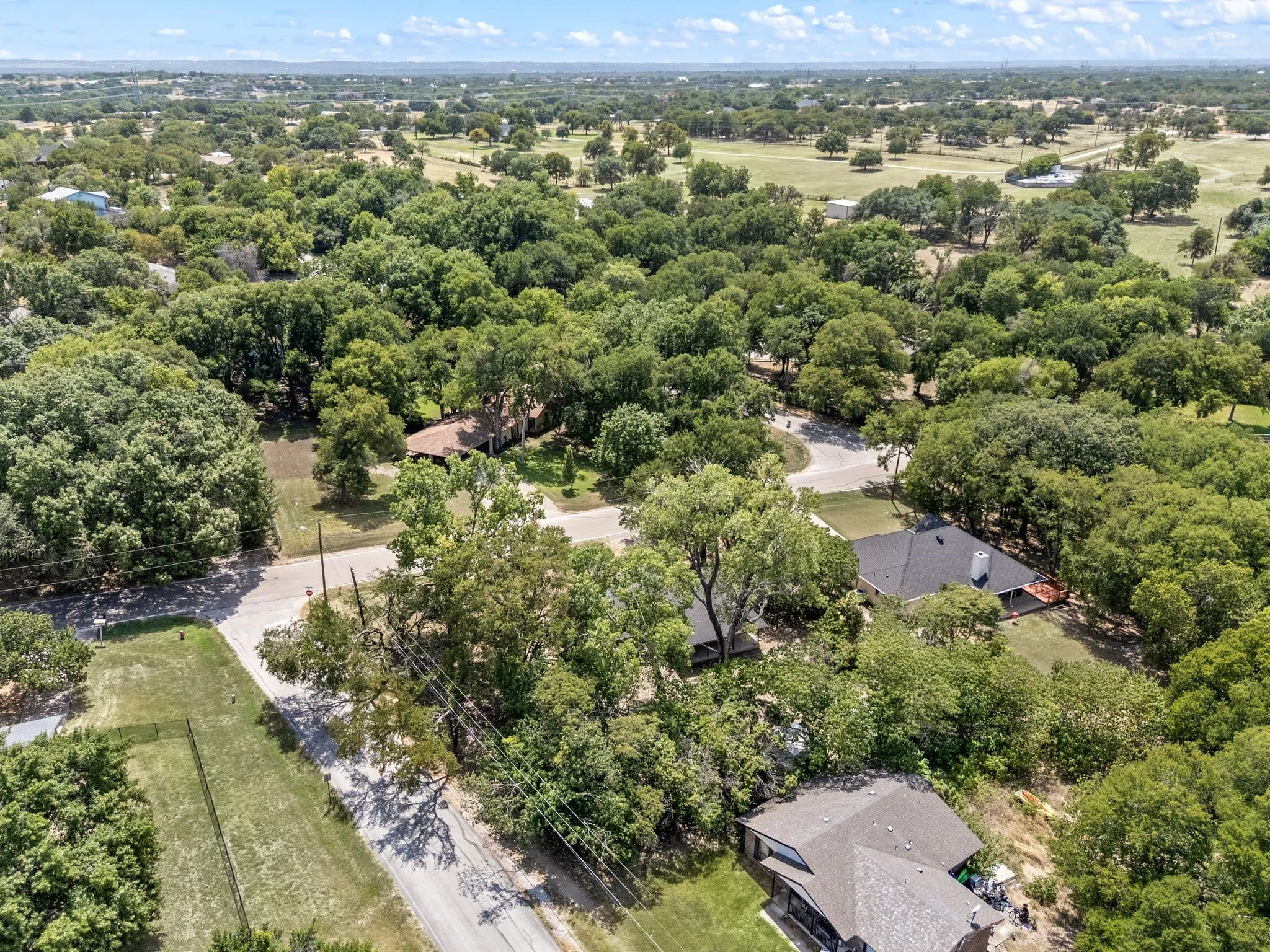 Single Family Residence For Sale in Tarrant County , 1409 Scotland Avenue, Azle, Texas 76020, 3 Bedroom, 1 Bathroom, 1 Garage spaces, 1,124 Sqft, built in 1991, mls#21353036, Real Estate Agent in Azle, Homes For Sale in Tarrant county, Homes For Sale in Azle, Realtor in Azle Texas, Real Estate Brokerage Independent Realty Texas, Luminita Cordes Realtor