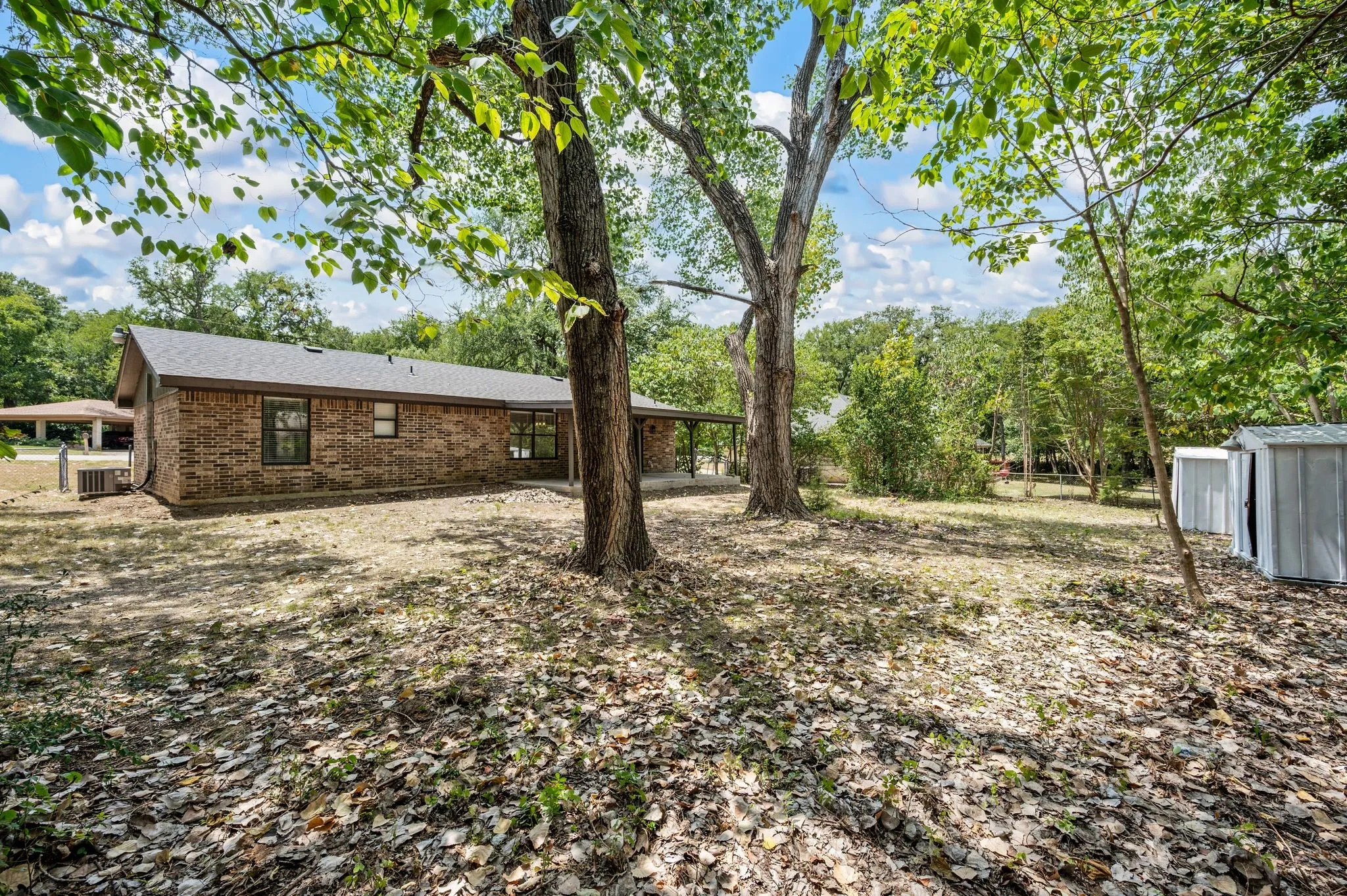 Single Family Residence For Sale in Tarrant County , 1409 Scotland Avenue, Azle, Texas 76020, 3 Bedroom, 1 Bathroom, 1 Garage spaces, 1,124 Sqft, built in 1991, mls#21353036, Real Estate Agent in Azle, Homes For Sale in Tarrant county, Homes For Sale in Azle, Realtor in Azle Texas, Real Estate Brokerage Independent Realty Texas, Luminita Cordes Realtor