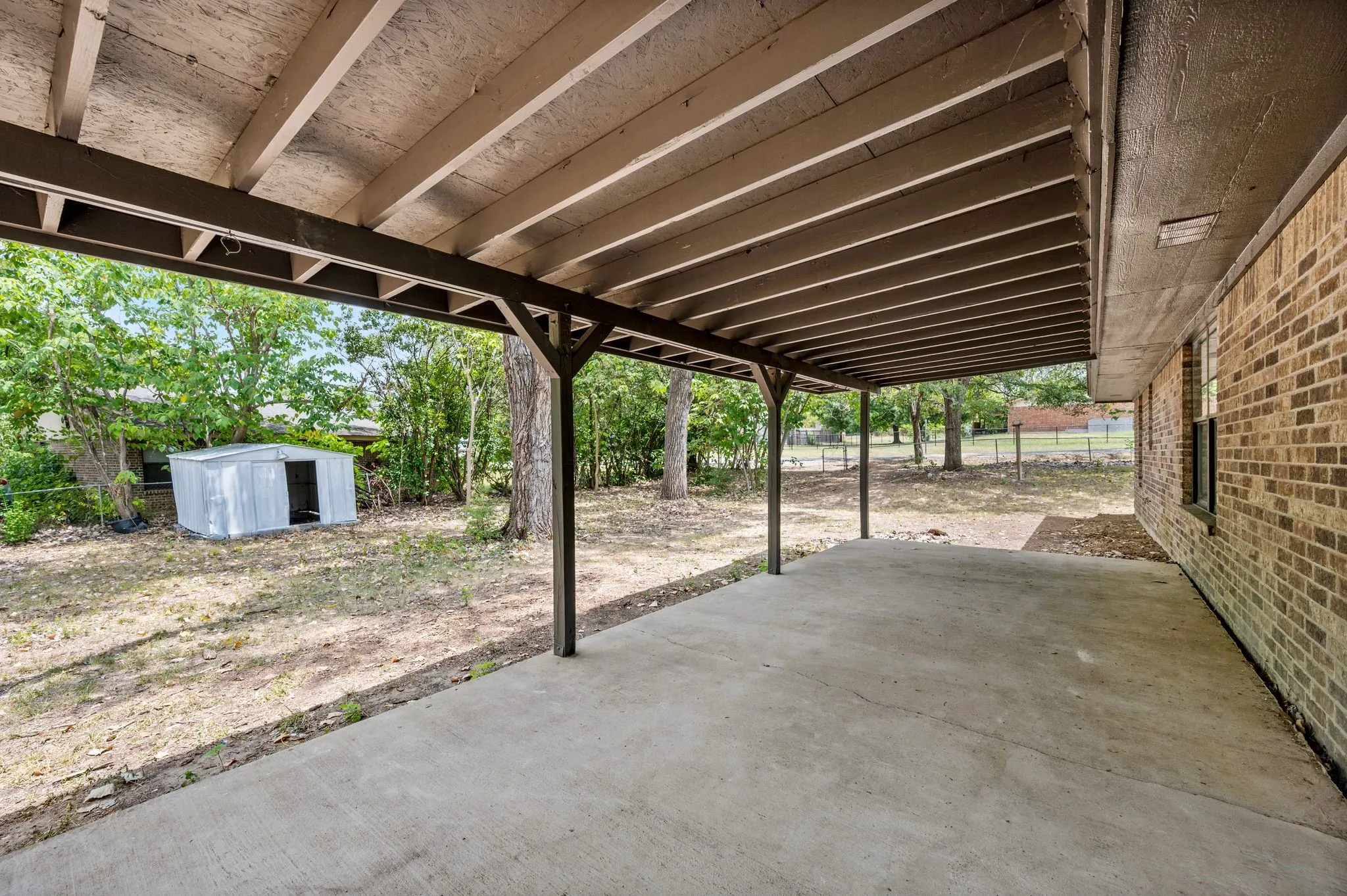 Single Family Residence For Sale in Tarrant County , 1409 Scotland Avenue, Azle, Texas 76020, 3 Bedroom, 1 Bathroom, 1 Garage spaces, 1,124 Sqft, built in 1991, mls#21353036, Real Estate Agent in Azle, Homes For Sale in Tarrant county, Homes For Sale in Azle, Realtor in Azle Texas, Real Estate Brokerage Independent Realty Texas, Luminita Cordes Realtor
