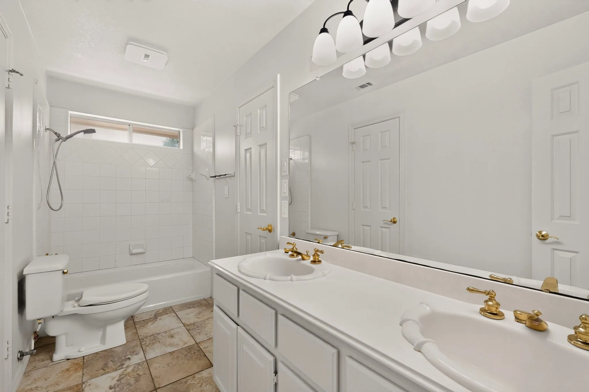 Single Family Residence For Sale in Dallas County , 2120 Valley View Drive, Cedar Hill, Texas 75104, 5 Bedroom, 4 Bathroom, 1 Garage spaces, 3,246 Sqft, built in 1990, mls#21348849, Real Estate Agent in Cedar Hill, Homes For Sale in Dallas county, Homes For Sale in Cedar Hill, Realtor in Cedar Hill Texas, Real Estate Brokerage Independent Realty Texas, Luminita Cordes Realtor