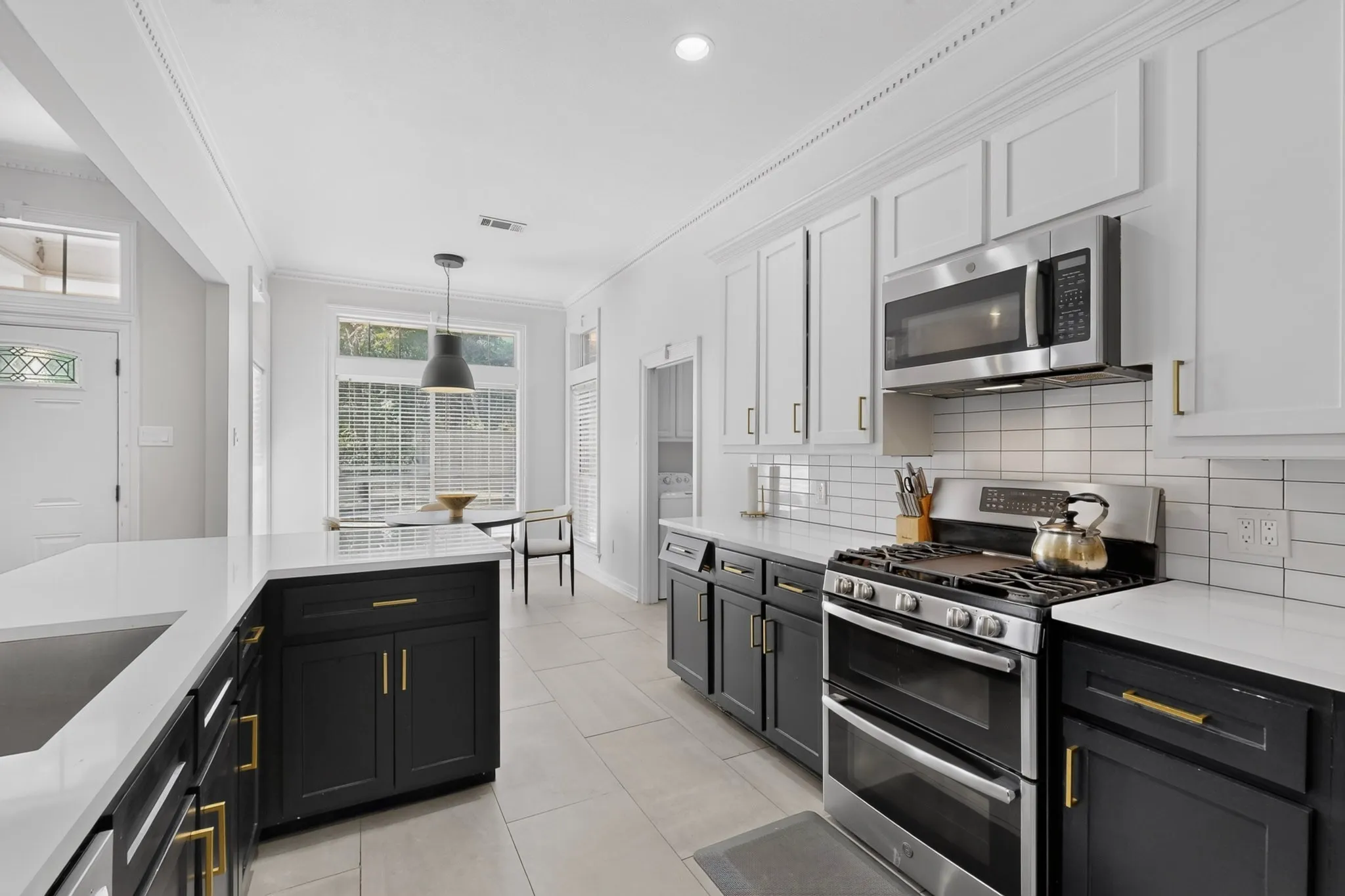 Single Family Residence For Sale in Dallas County , 2120 Valley View Drive, Cedar Hill, Texas 75104, 5 Bedroom, 4 Bathroom, 1 Garage spaces, 3,246 Sqft, built in 1990, mls#21348849, Real Estate Agent in Cedar Hill, Homes For Sale in Dallas county, Homes For Sale in Cedar Hill, Realtor in Cedar Hill Texas, Real Estate Brokerage Independent Realty Texas, Luminita Cordes Realtor