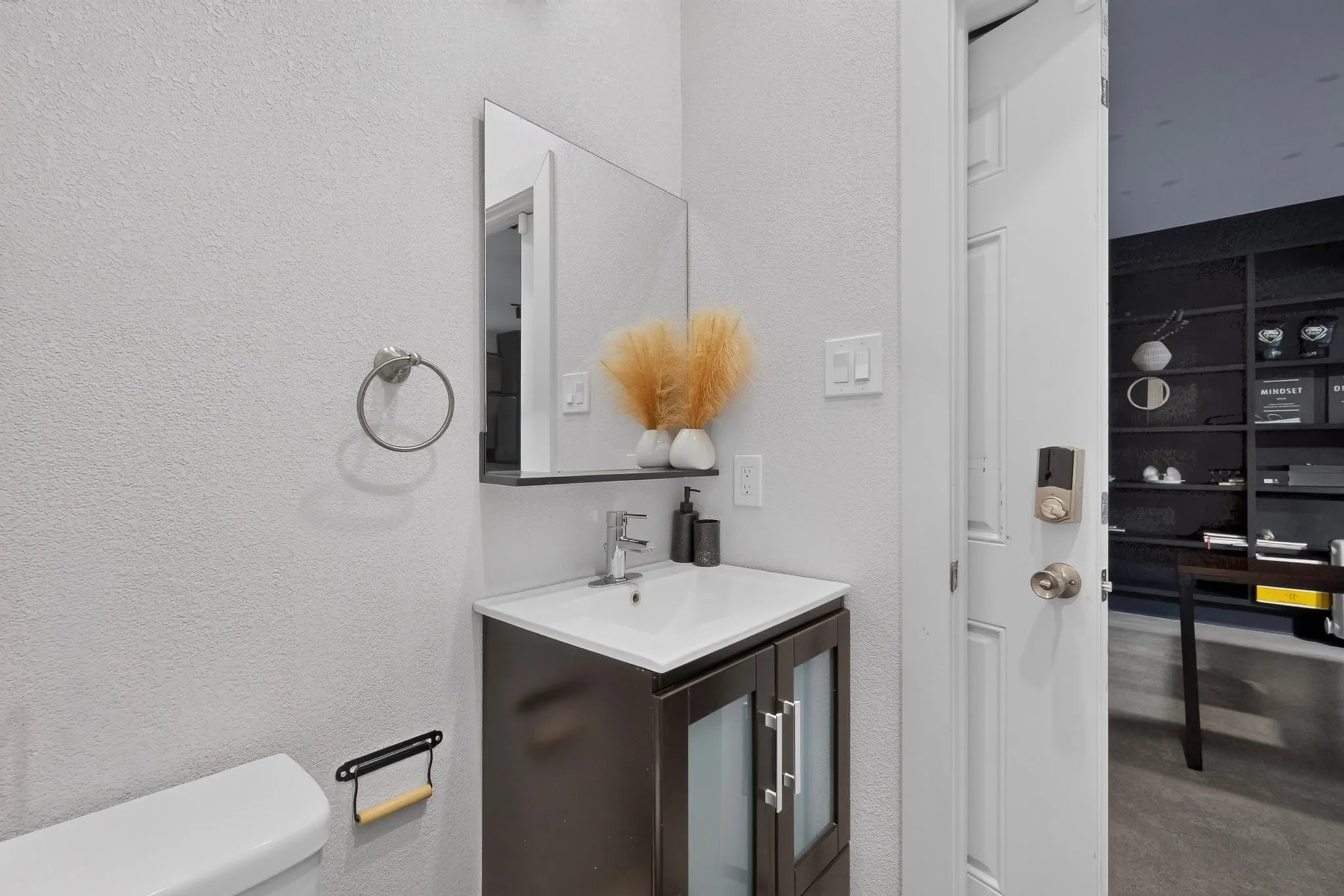 Single Family Residence For Sale in Dallas County , 2120 Valley View Drive, Cedar Hill, Texas 75104, 5 Bedroom, 4 Bathroom, 1 Garage spaces, 3,246 Sqft, built in 1990, mls#21348849, Real Estate Agent in Cedar Hill, Homes For Sale in Dallas county, Homes For Sale in Cedar Hill, Realtor in Cedar Hill Texas, Real Estate Brokerage Independent Realty Texas, Luminita Cordes Realtor