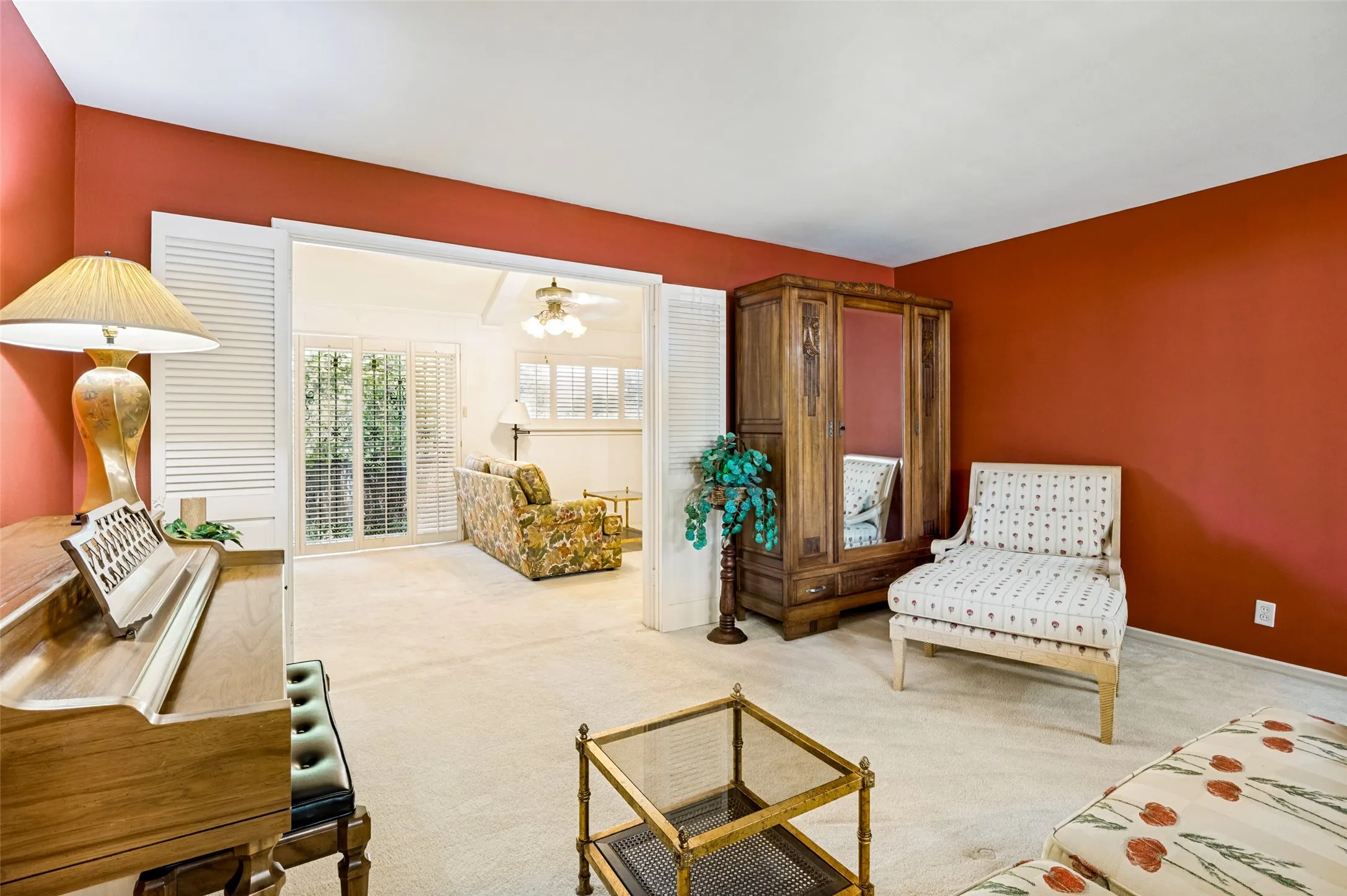 Single Family Residence For Sale in Dallas County , 827 Oak Forest Drive, Dallas, Texas 75232, 3 Bedrooms, 2 Bathrooms, 1 Garage spaces, 1,393 Sqft, built in 1958, Price $259,000, mls#21350613, Real Estate Agent in Dallas, Homes For Sale in Dallas county, Homes For Sale in Dallas, Realtor in Dallas Texas, Real Estate Brokerage Independent Realty Texas, Luminita Cordes Realtor