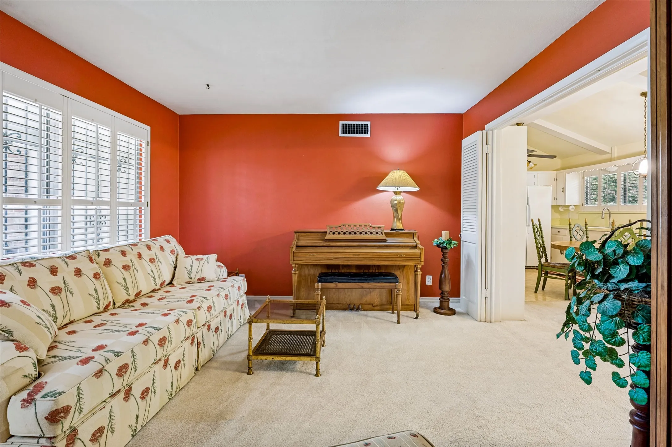 Single Family Residence For Sale in Dallas County , 827 Oak Forest Drive, Dallas, Texas 75232, 3 Bedrooms, 2 Bathrooms, 1 Garage spaces, 1,393 Sqft, built in 1958, Price $259,000, mls#21350613, Real Estate Agent in Dallas, Homes For Sale in Dallas county, Homes For Sale in Dallas, Realtor in Dallas Texas, Real Estate Brokerage Independent Realty Texas, Luminita Cordes Realtor