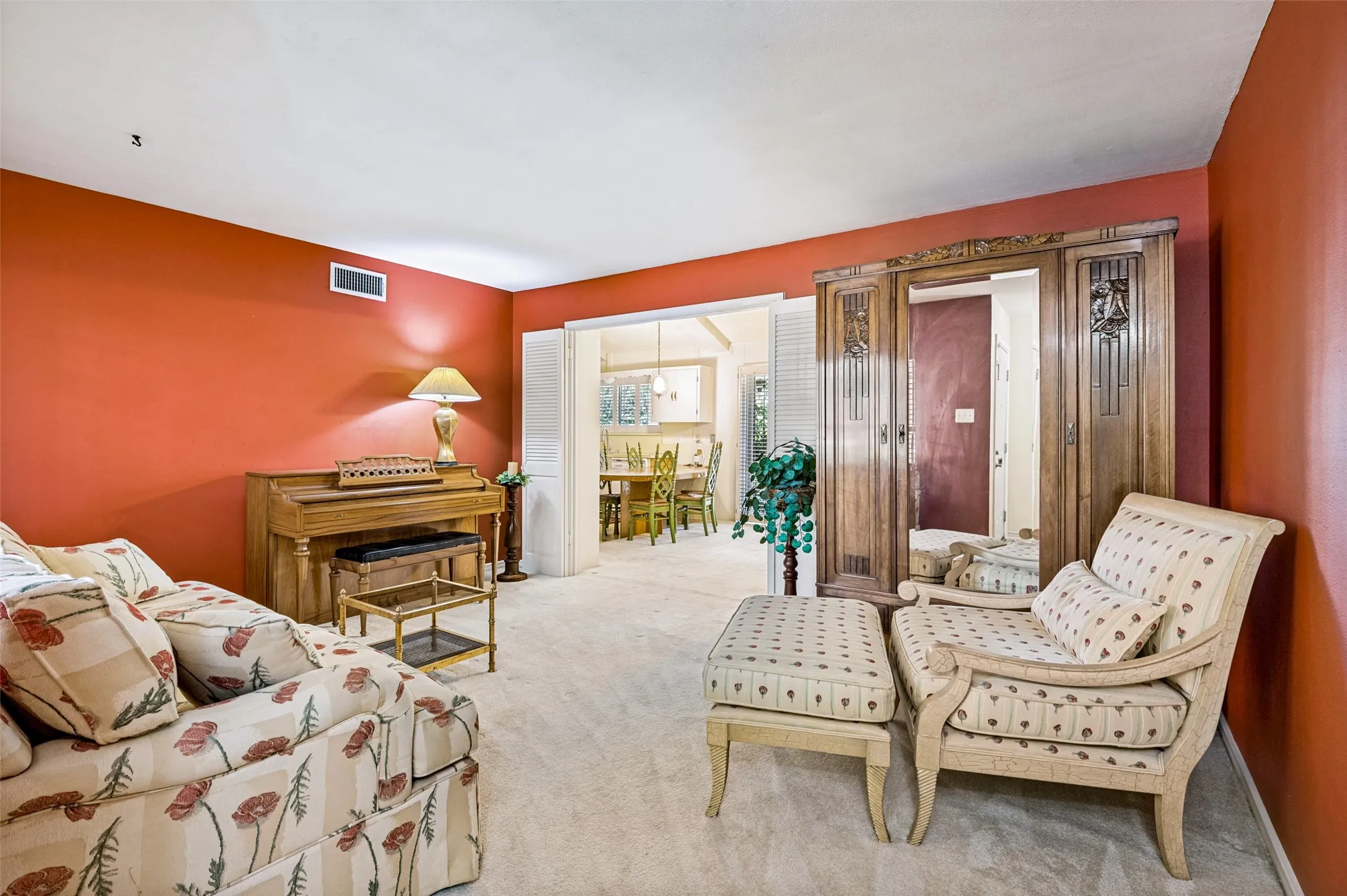 Single Family Residence For Sale in Dallas County , 827 Oak Forest Drive, Dallas, Texas 75232, 3 Bedrooms, 2 Bathrooms, 1 Garage spaces, 1,393 Sqft, built in 1958, Price $259,000, mls#21350613, Real Estate Agent in Dallas, Homes For Sale in Dallas county, Homes For Sale in Dallas, Realtor in Dallas Texas, Real Estate Brokerage Independent Realty Texas, Luminita Cordes Realtor