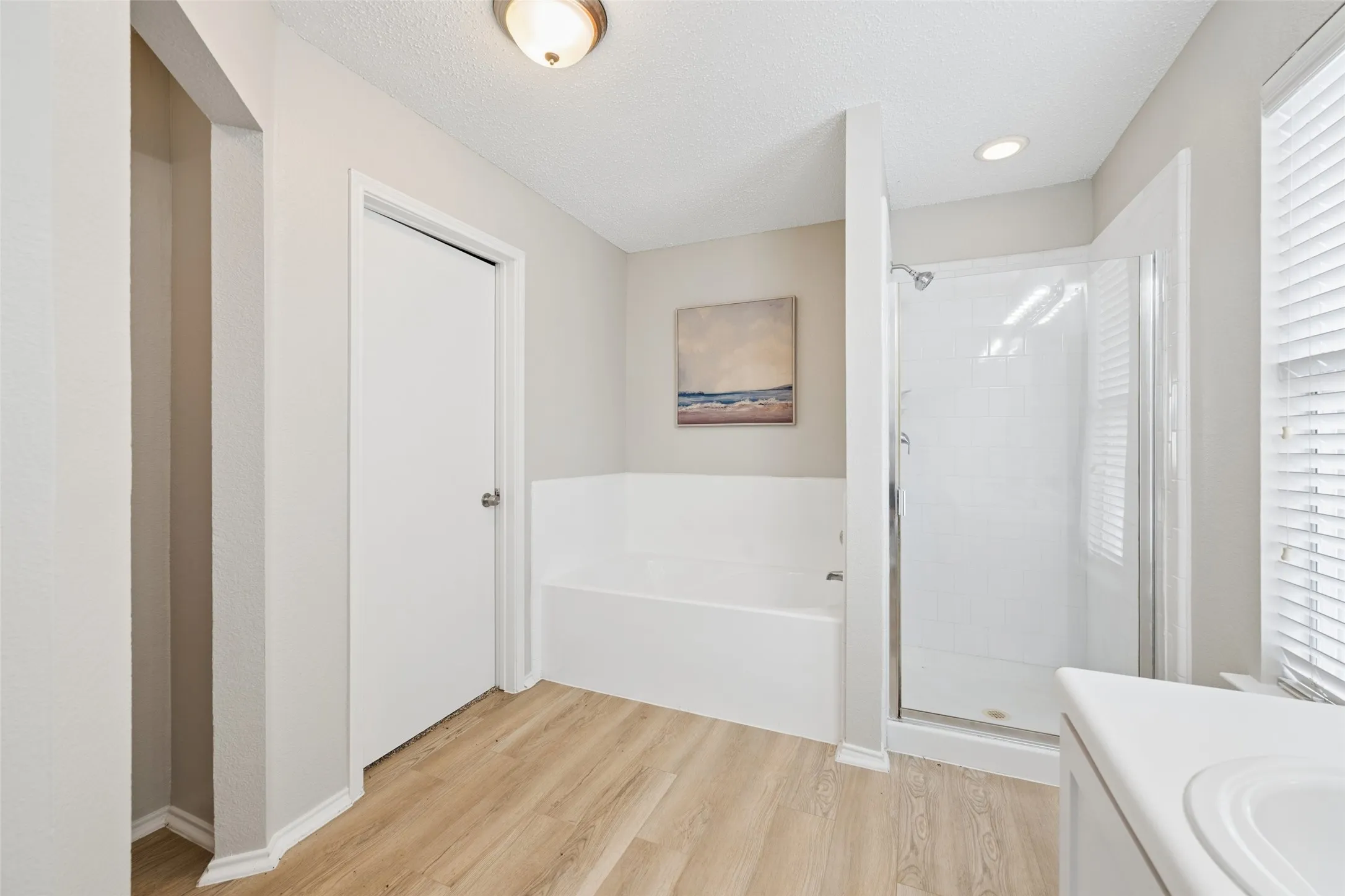 Single Family Residence For Sale in Tarrant County , 7020 Glenshire Drive, Arlington, Texas 76002, 4 Bedroom, 3 Bathroom, 2 Garage spaces, 2,040 Sqft, built in 1999, mls#21351553, Real Estate Agent in Arlington, Homes For Sale in Tarrant county, Homes For Sale in Arlington, Realtor in Arlington Texas, Real Estate Brokerage Independent Realty Texas, Luminita Cordes Realtor