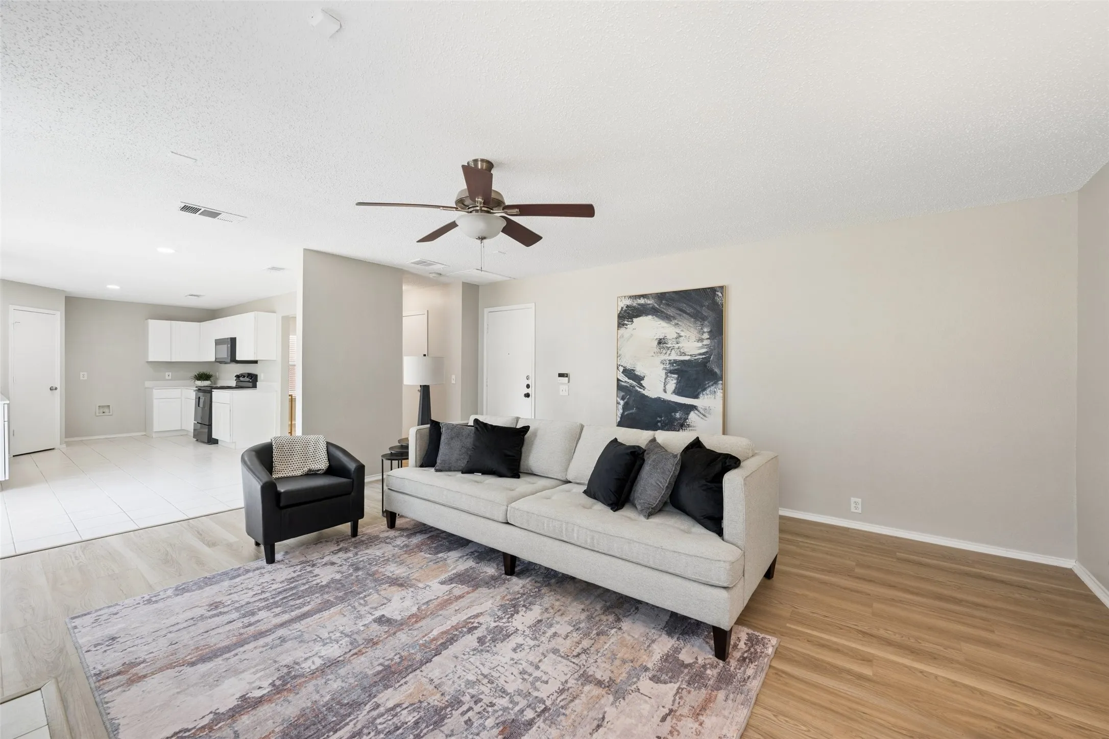 Single Family Residence For Sale in Tarrant County , 7020 Glenshire Drive, Arlington, Texas 76002, 4 Bedroom, 3 Bathroom, 2 Garage spaces, 2,040 Sqft, built in 1999, mls#21351553, Real Estate Agent in Arlington, Homes For Sale in Tarrant county, Homes For Sale in Arlington, Realtor in Arlington Texas, Real Estate Brokerage Independent Realty Texas, Luminita Cordes Realtor