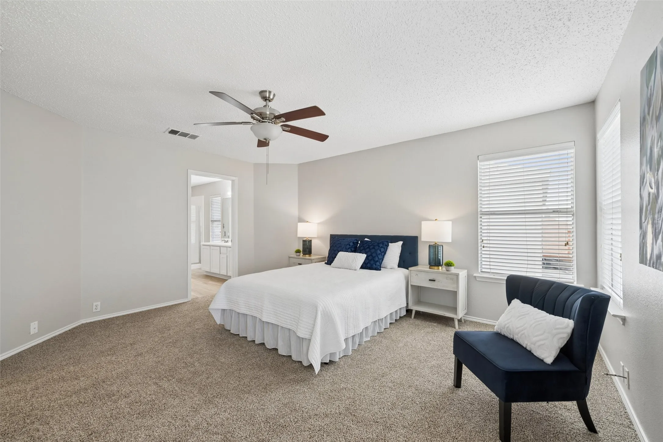Single Family Residence For Sale in Tarrant County , 7020 Glenshire Drive, Arlington, Texas 76002, 4 Bedroom, 3 Bathroom, 2 Garage spaces, 2,040 Sqft, built in 1999, mls#21351553, Real Estate Agent in Arlington, Homes For Sale in Tarrant county, Homes For Sale in Arlington, Realtor in Arlington Texas, Real Estate Brokerage Independent Realty Texas, Luminita Cordes Realtor