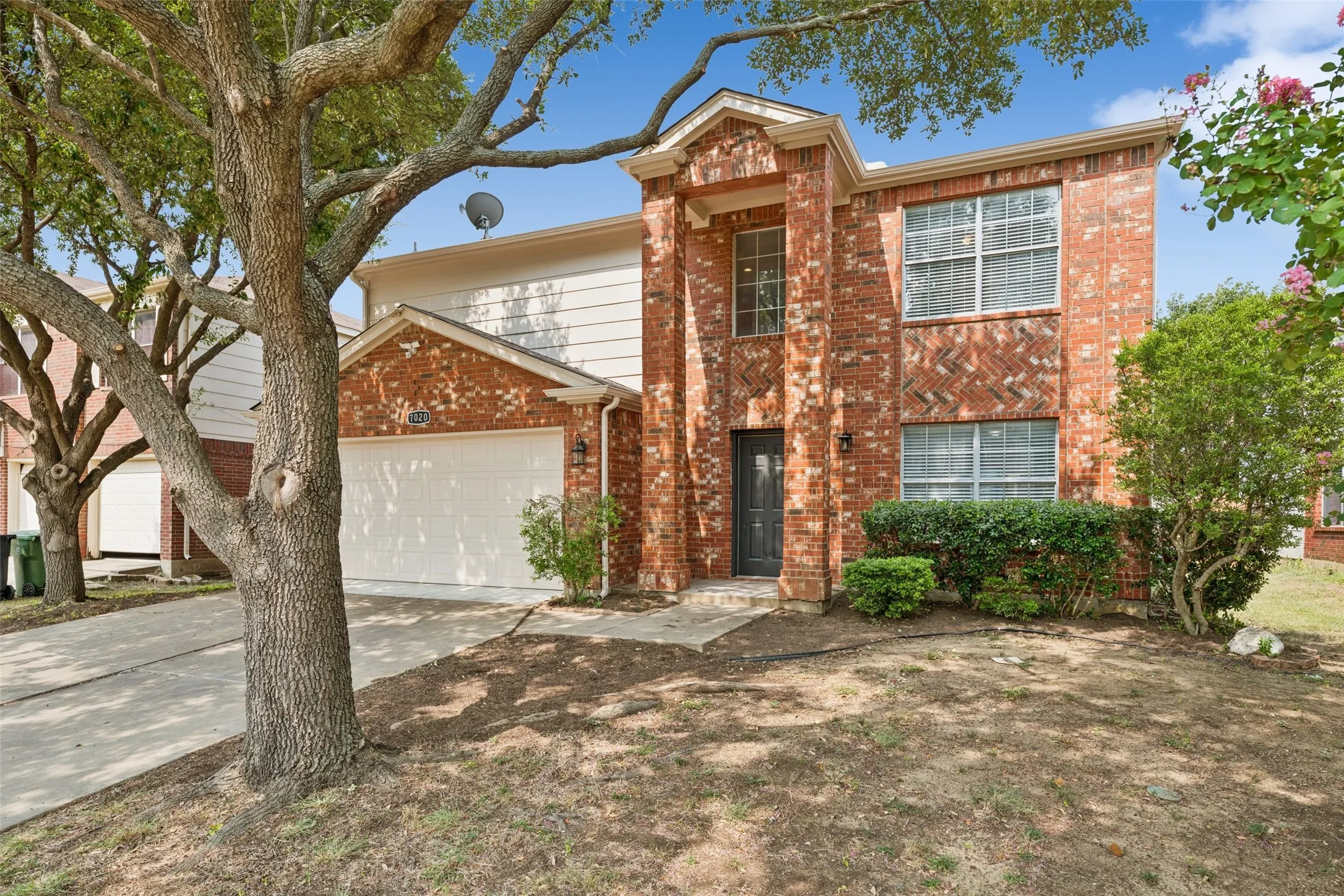 Single Family Residence For Sale in Tarrant County , 7020 Glenshire Drive, Arlington, Texas 76002, 4 Bedroom, 3 Bathroom, 2 Garage spaces, 2,040 Sqft, built in 1999, mls#21351553, Real Estate Agent in Arlington, Homes For Sale in Tarrant county, Homes For Sale in Arlington, Realtor in Arlington Texas, Real Estate Brokerage Independent Realty Texas, Luminita Cordes Realtor