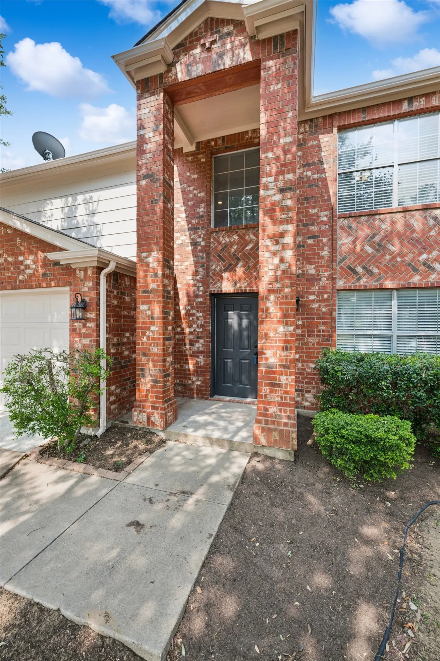Single Family Residence For Sale in Tarrant County , 7020 Glenshire Drive, Arlington, Texas 76002, 4 Bedroom, 3 Bathroom, 2 Garage spaces, 2,040 Sqft, built in 1999, mls#21351553, Real Estate Agent in Arlington, Homes For Sale in Tarrant county, Homes For Sale in Arlington, Realtor in Arlington Texas, Real Estate Brokerage Independent Realty Texas, Luminita Cordes Realtor