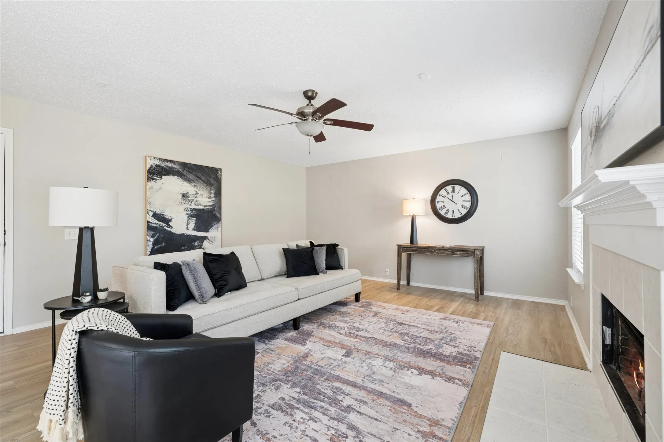 Single Family Residence For Sale in Tarrant County , 7020 Glenshire Drive, Arlington, Texas 76002, 4 Bedroom, 3 Bathroom, 2 Garage spaces, 2,040 Sqft, built in 1999, mls#21351553, Real Estate Agent in Arlington, Homes For Sale in Tarrant county, Homes For Sale in Arlington, Realtor in Arlington Texas, Real Estate Brokerage Independent Realty Texas, Luminita Cordes Realtor