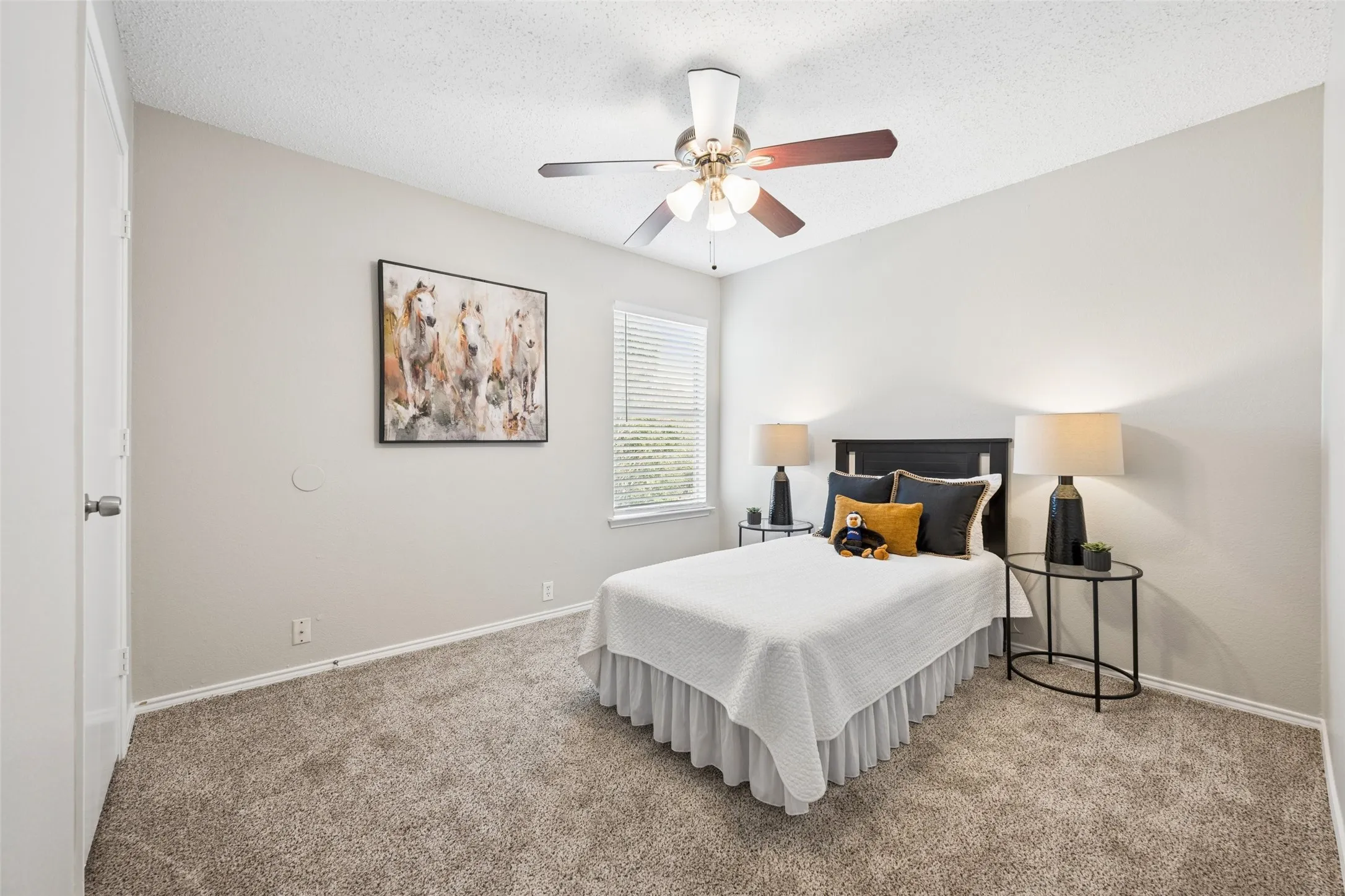 Single Family Residence For Sale in Tarrant County , 7020 Glenshire Drive, Arlington, Texas 76002, 4 Bedroom, 3 Bathroom, 2 Garage spaces, 2,040 Sqft, built in 1999, mls#21351553, Real Estate Agent in Arlington, Homes For Sale in Tarrant county, Homes For Sale in Arlington, Realtor in Arlington Texas, Real Estate Brokerage Independent Realty Texas, Luminita Cordes Realtor