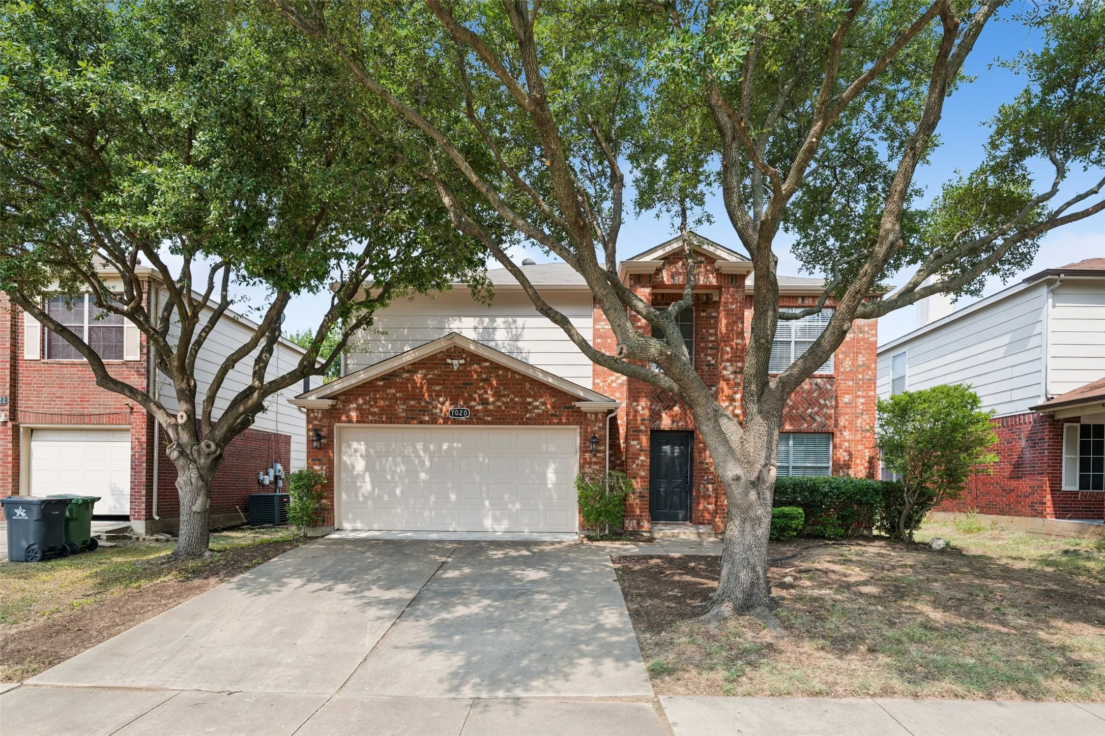 Single Family Residence For Sale in Tarrant County , 7020 Glenshire Drive, Arlington, Texas 76002, 4 Bedroom, 3 Bathroom, 2 Garage spaces, 2,040 Sqft, built in 1999, mls#21351553, Real Estate Agent in Arlington, Homes For Sale in Tarrant county, Homes For Sale in Arlington, Realtor in Arlington Texas, Real Estate Brokerage Independent Realty Texas, Luminita Cordes Realtor