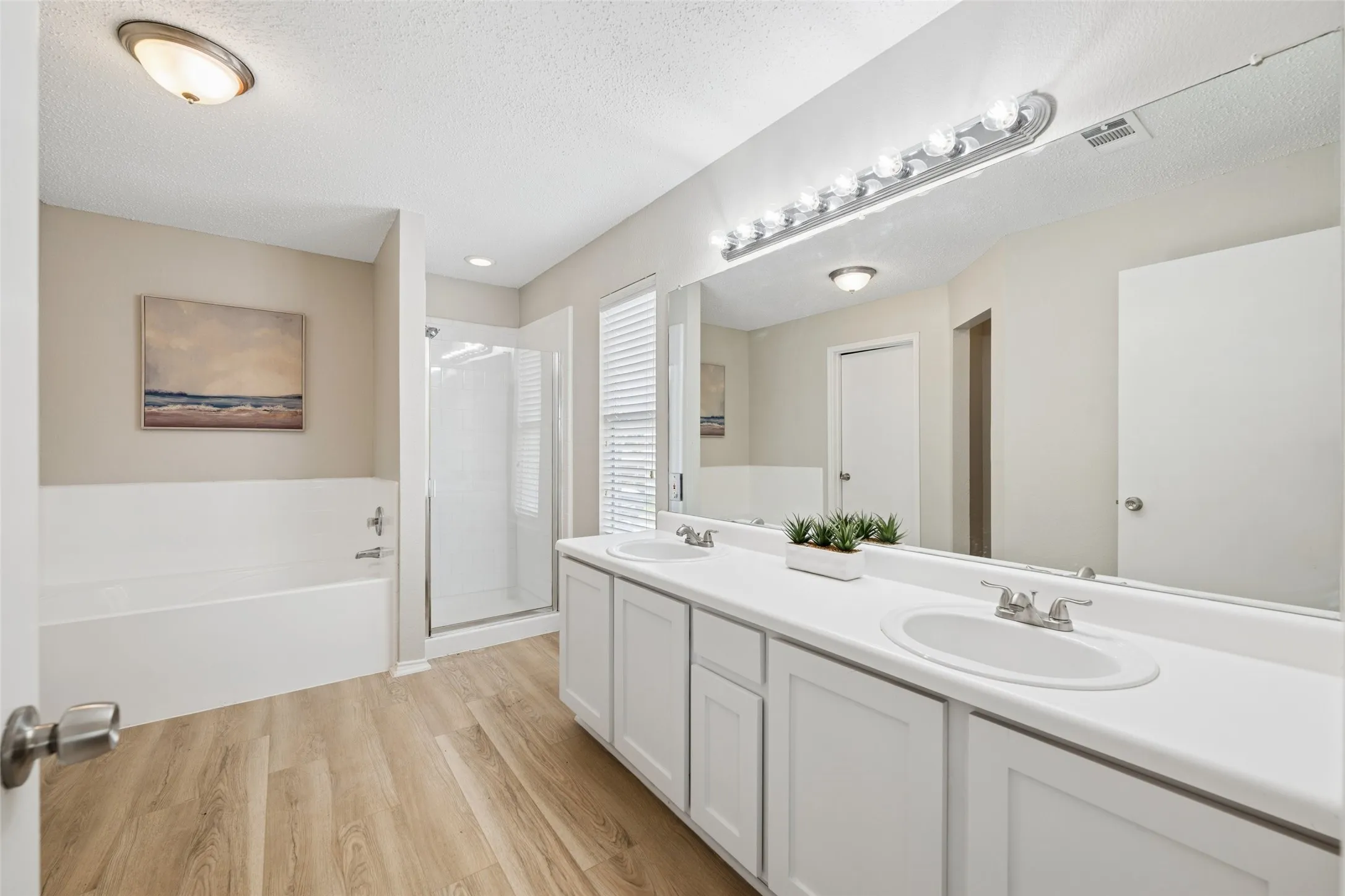 Single Family Residence For Sale in Tarrant County , 7020 Glenshire Drive, Arlington, Texas 76002, 4 Bedroom, 3 Bathroom, 2 Garage spaces, 2,040 Sqft, built in 1999, mls#21351553, Real Estate Agent in Arlington, Homes For Sale in Tarrant county, Homes For Sale in Arlington, Realtor in Arlington Texas, Real Estate Brokerage Independent Realty Texas, Luminita Cordes Realtor