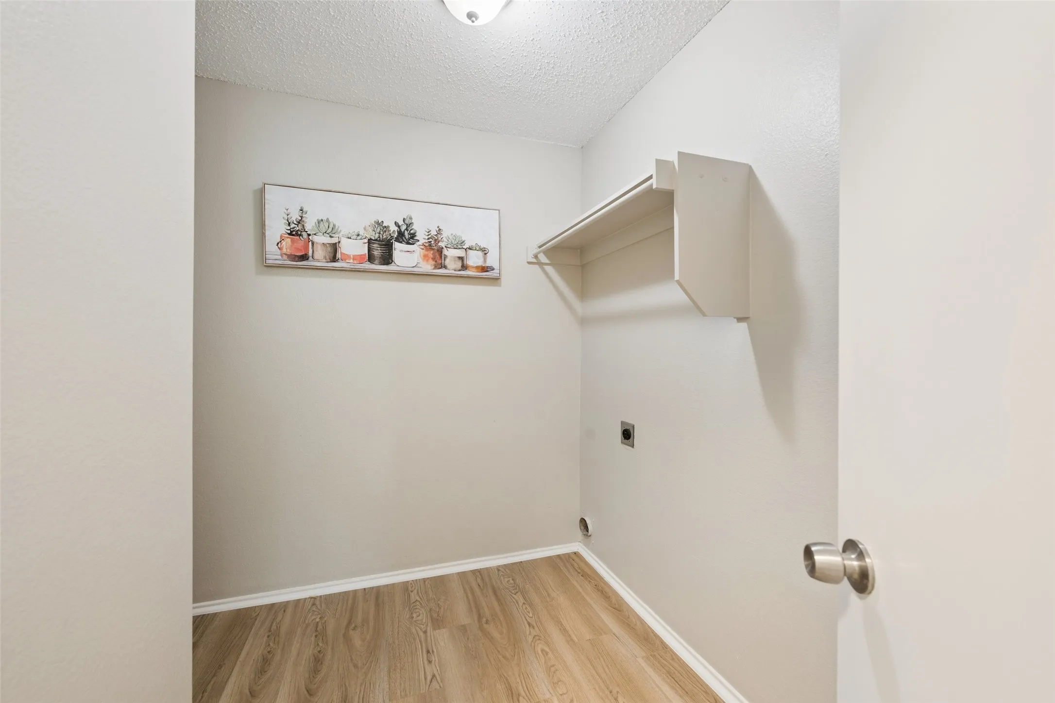 Single Family Residence For Sale in Tarrant County , 7020 Glenshire Drive, Arlington, Texas 76002, 4 Bedroom, 3 Bathroom, 2 Garage spaces, 2,040 Sqft, built in 1999, mls#21351553, Real Estate Agent in Arlington, Homes For Sale in Tarrant county, Homes For Sale in Arlington, Realtor in Arlington Texas, Real Estate Brokerage Independent Realty Texas, Luminita Cordes Realtor