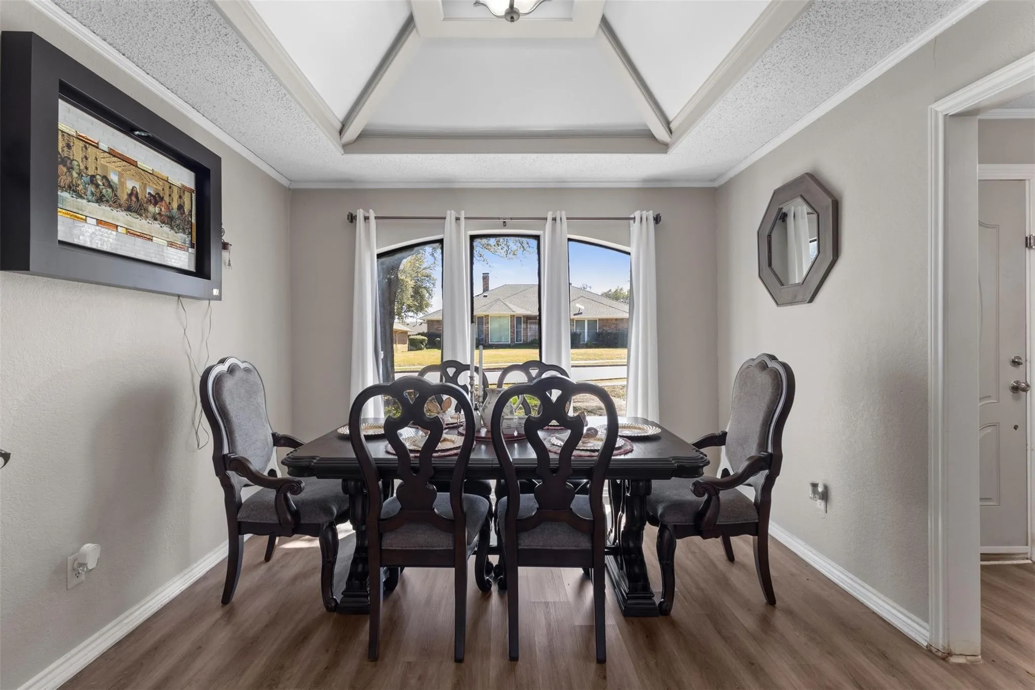 Single Family Residence For Sale in Denton County , 1507 Sugar Creek Drive, Carrollton, Texas 75007, 4 Bedrooms, 3 Bathrooms, 2 Garage spaces, 2,336 Sqft, built in 1983, Price $429,000, mls#21352889, Real Estate Agent in Carrollton, Homes For Sale in Denton county, Homes For Sale in Carrollton, Realtor in Carrollton Texas, Real Estate Brokerage Independent Realty Texas, Luminita Cordes Realtor
