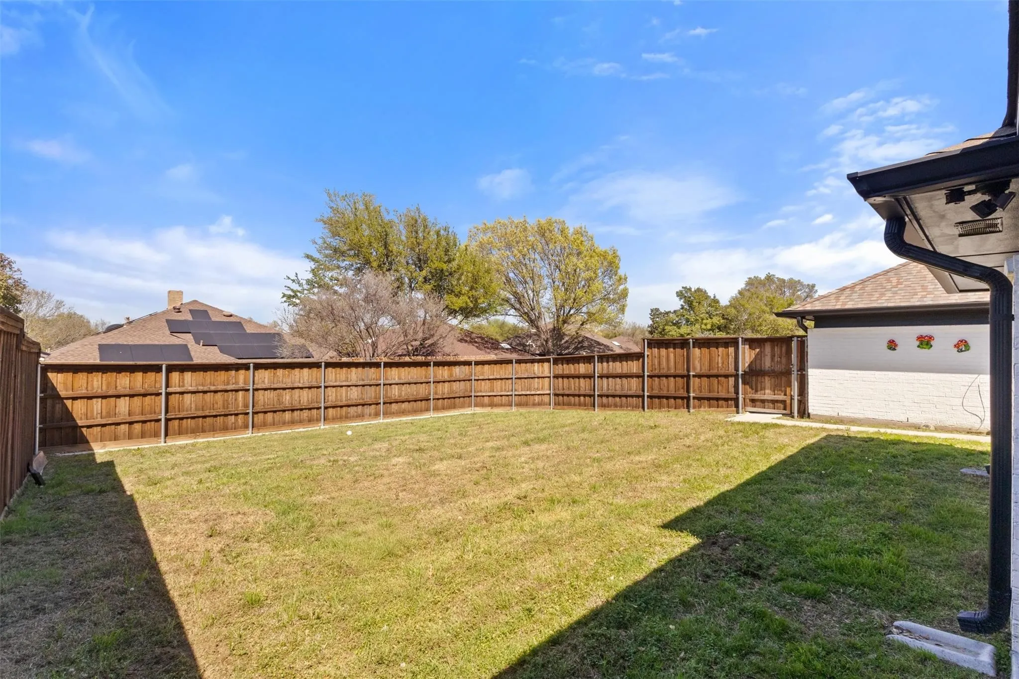 Single Family Residence For Sale in Denton County , 1507 Sugar Creek Drive, Carrollton, Texas 75007, 4 Bedrooms, 3 Bathrooms, 2 Garage spaces, 2,336 Sqft, built in 1983, Price $429,000, mls#21352889, Real Estate Agent in Carrollton, Homes For Sale in Denton county, Homes For Sale in Carrollton, Realtor in Carrollton Texas, Real Estate Brokerage Independent Realty Texas, Luminita Cordes Realtor