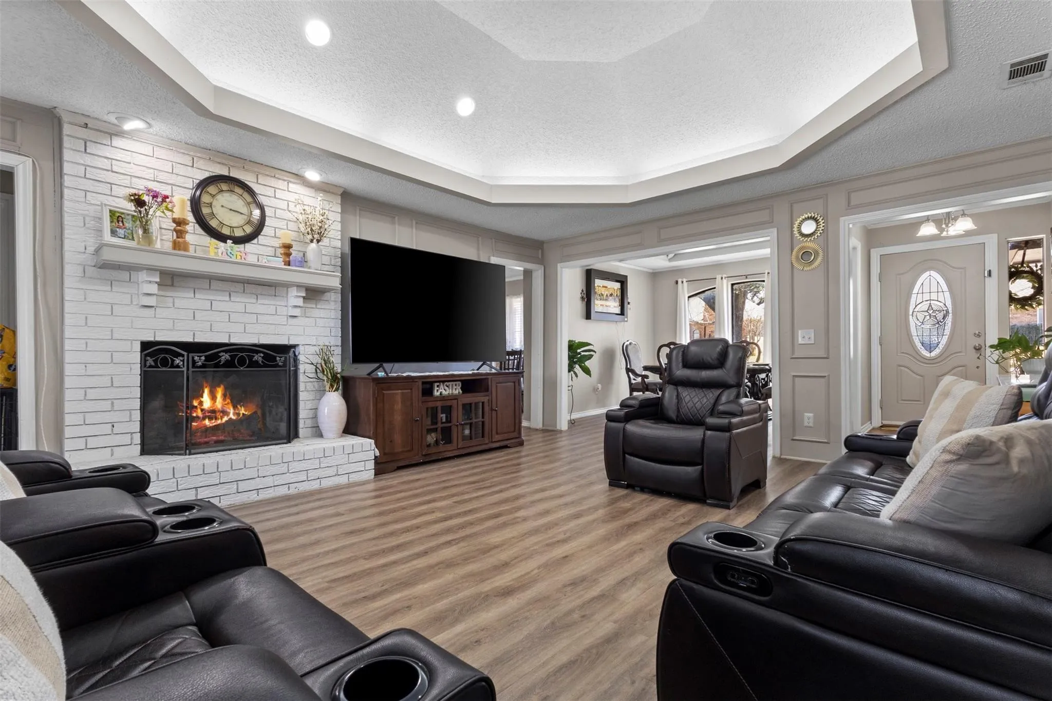 Single Family Residence For Sale in Denton County , 1507 Sugar Creek Drive, Carrollton, Texas 75007, 4 Bedrooms, 3 Bathrooms, 2 Garage spaces, 2,336 Sqft, built in 1983, Price $429,000, mls#21352889, Real Estate Agent in Carrollton, Homes For Sale in Denton county, Homes For Sale in Carrollton, Realtor in Carrollton Texas, Real Estate Brokerage Independent Realty Texas, Luminita Cordes Realtor