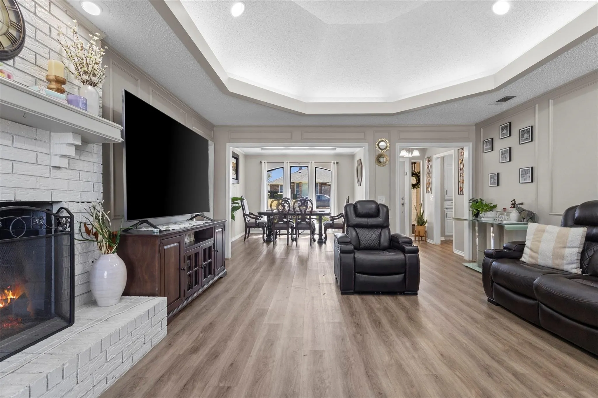 Single Family Residence For Sale in Denton County , 1507 Sugar Creek Drive, Carrollton, Texas 75007, 4 Bedrooms, 3 Bathrooms, 2 Garage spaces, 2,336 Sqft, built in 1983, Price $429,000, mls#21352889, Real Estate Agent in Carrollton, Homes For Sale in Denton county, Homes For Sale in Carrollton, Realtor in Carrollton Texas, Real Estate Brokerage Independent Realty Texas, Luminita Cordes Realtor