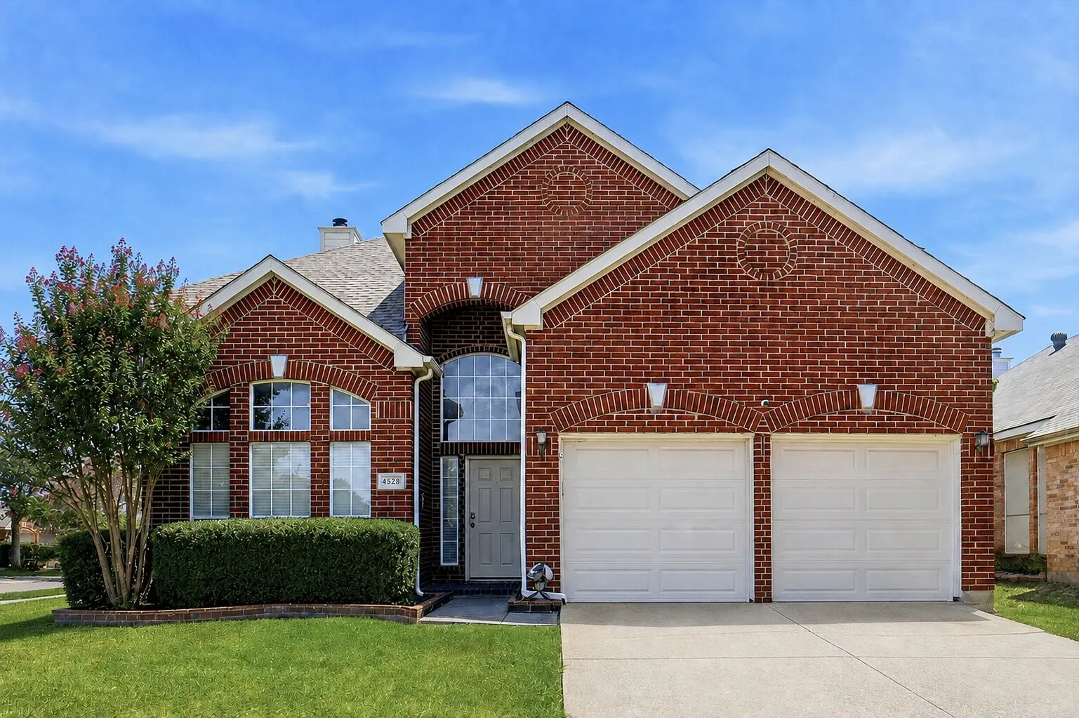 Single Family Residence For Sale in Tarrant County , 4528 Coconino Court, Fort Worth, Texas 76137, 4 Bedroom, 3 Bathroom, 2 Garage spaces, 2,300 Sqft, built in 2000, mls#21351929, Real Estate Agent in Fort Worth, Homes For Sale in Tarrant county, Homes For Sale in Fort Worth, Realtor in Fort Worth Texas, Real Estate Brokerage Independent Realty Texas, Luminita Cordes Realtor