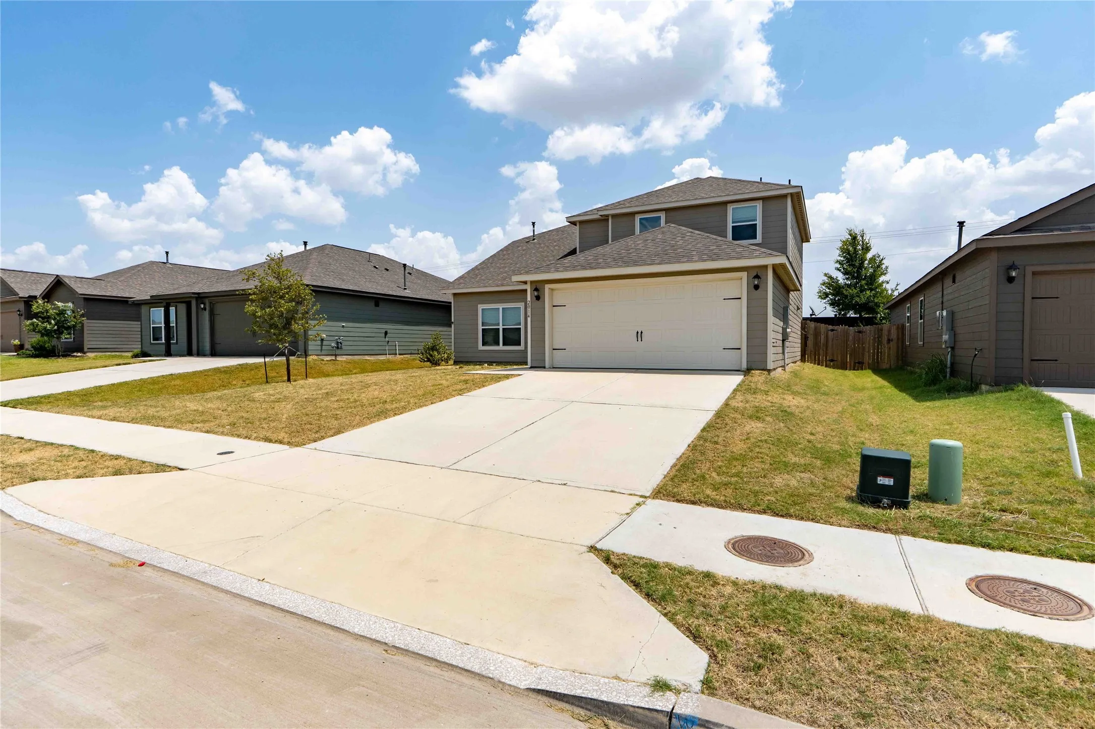 Single Family Residence For Sale in Denton County , 2014 Pondera Street, Ponder, Texas 76259, 4 Bedroom, 3 Bathroom, 2 Garage spaces, 2,054 Sqft, built in 2023, mls#21353082, Real Estate Agent in Ponder, Homes For Sale in Denton county, Homes For Sale in Ponder, Realtor in Ponder Texas, Real Estate Brokerage Independent Realty Texas, Luminita Cordes Realtor