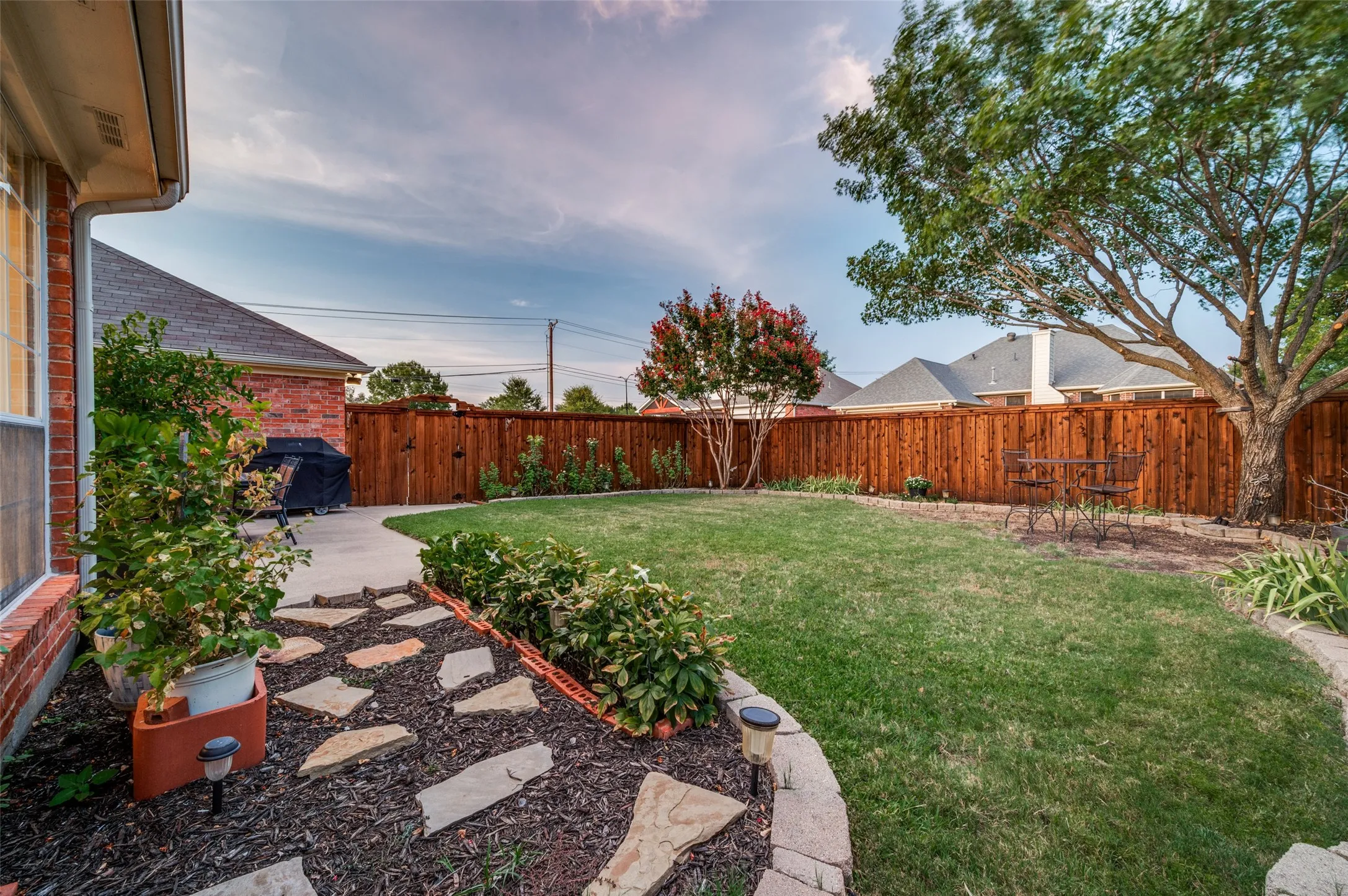 Single Family Residence For Sale in Collin County , 7208 Sonoma Valley Drive, Frisco, Texas 75035, 3 Bedroom, 2 Bathroom, 2 Garage spaces, 2,222 Sqft, built in 1992, mls#21346344, Real Estate Agent in Frisco, Homes For Sale in Collin county, Homes For Sale in Frisco, Realtor in Frisco Texas, Real Estate Brokerage Independent Realty Texas, Luminita Cordes Realtor
