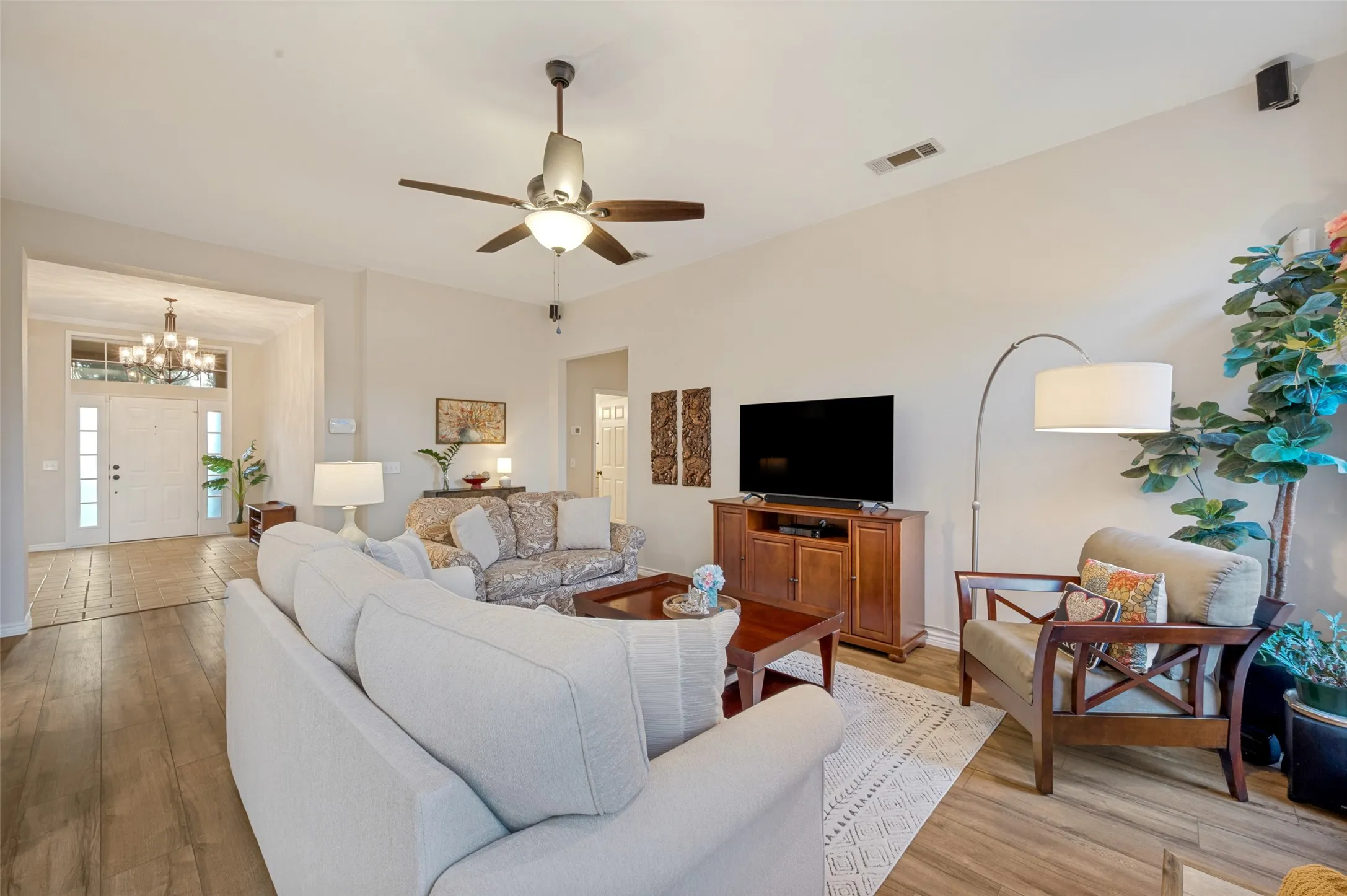 Single Family Residence For Sale in Collin County , 7208 Sonoma Valley Drive, Frisco, Texas 75035, 3 Bedroom, 2 Bathroom, 2 Garage spaces, 2,222 Sqft, built in 1992, mls#21346344, Real Estate Agent in Frisco, Homes For Sale in Collin county, Homes For Sale in Frisco, Realtor in Frisco Texas, Real Estate Brokerage Independent Realty Texas, Luminita Cordes Realtor