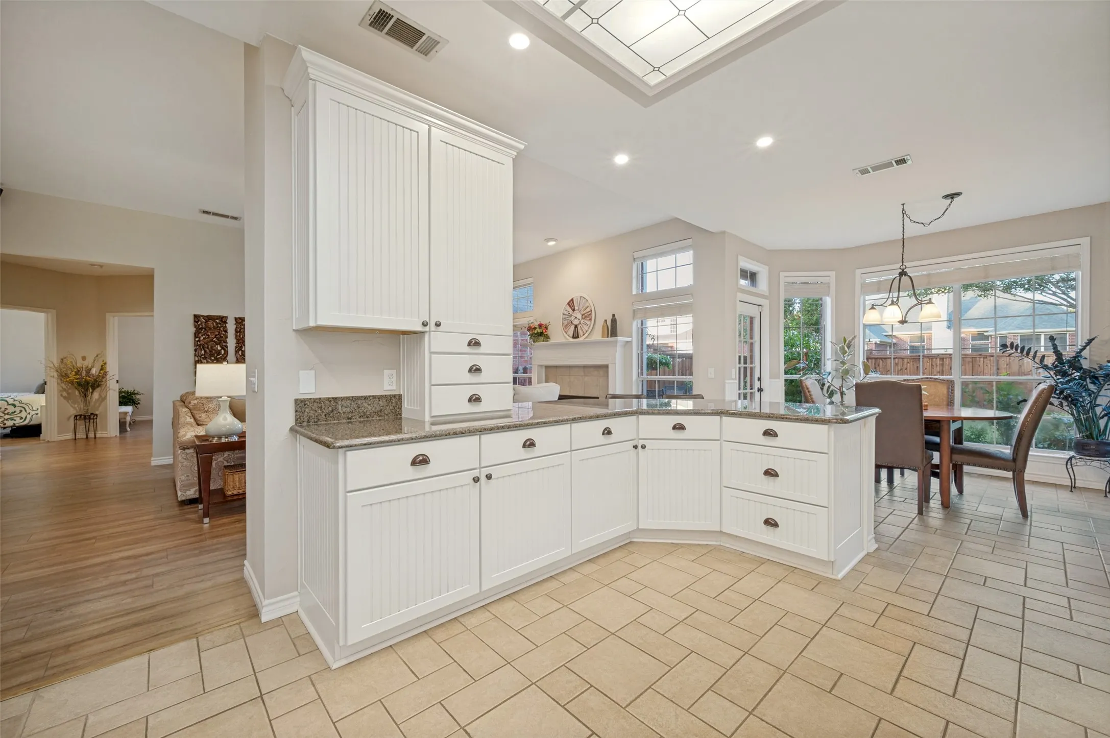 Single Family Residence For Sale in Collin County , 7208 Sonoma Valley Drive, Frisco, Texas 75035, 3 Bedroom, 2 Bathroom, 2 Garage spaces, 2,222 Sqft, built in 1992, mls#21346344, Real Estate Agent in Frisco, Homes For Sale in Collin county, Homes For Sale in Frisco, Realtor in Frisco Texas, Real Estate Brokerage Independent Realty Texas, Luminita Cordes Realtor