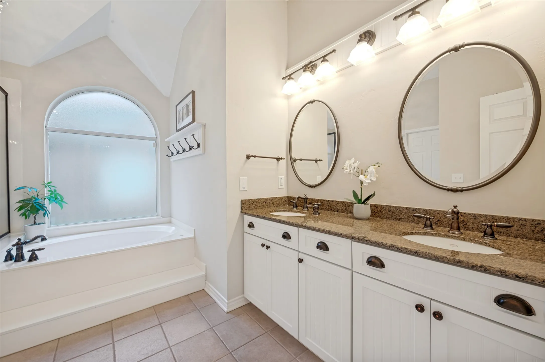 Single Family Residence For Sale in Collin County , 7208 Sonoma Valley Drive, Frisco, Texas 75035, 3 Bedroom, 2 Bathroom, 2 Garage spaces, 2,222 Sqft, built in 1992, mls#21346344, Real Estate Agent in Frisco, Homes For Sale in Collin county, Homes For Sale in Frisco, Realtor in Frisco Texas, Real Estate Brokerage Independent Realty Texas, Luminita Cordes Realtor