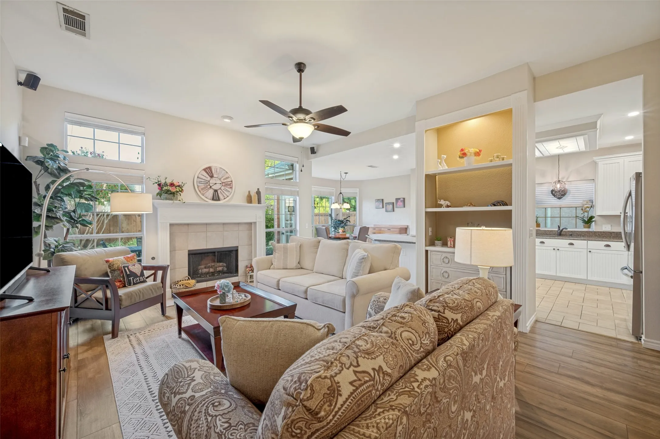 Single Family Residence For Sale in Collin County , 7208 Sonoma Valley Drive, Frisco, Texas 75035, 3 Bedroom, 2 Bathroom, 2 Garage spaces, 2,222 Sqft, built in 1992, mls#21346344, Real Estate Agent in Frisco, Homes For Sale in Collin county, Homes For Sale in Frisco, Realtor in Frisco Texas, Real Estate Brokerage Independent Realty Texas, Luminita Cordes Realtor