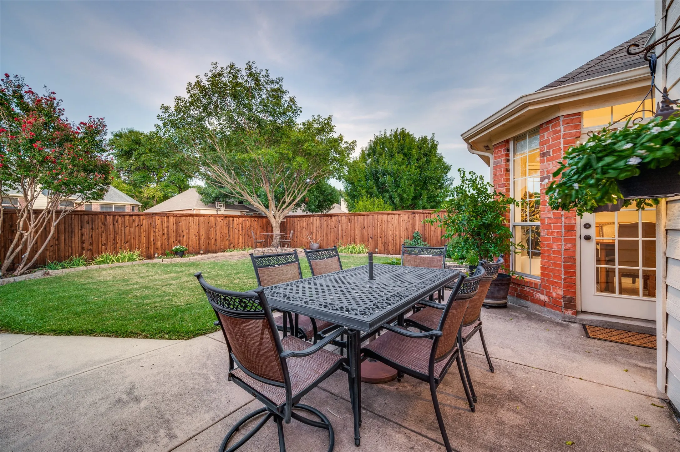 Single Family Residence For Sale in Collin County , 7208 Sonoma Valley Drive, Frisco, Texas 75035, 3 Bedroom, 2 Bathroom, 2 Garage spaces, 2,222 Sqft, built in 1992, mls#21346344, Real Estate Agent in Frisco, Homes For Sale in Collin county, Homes For Sale in Frisco, Realtor in Frisco Texas, Real Estate Brokerage Independent Realty Texas, Luminita Cordes Realtor
