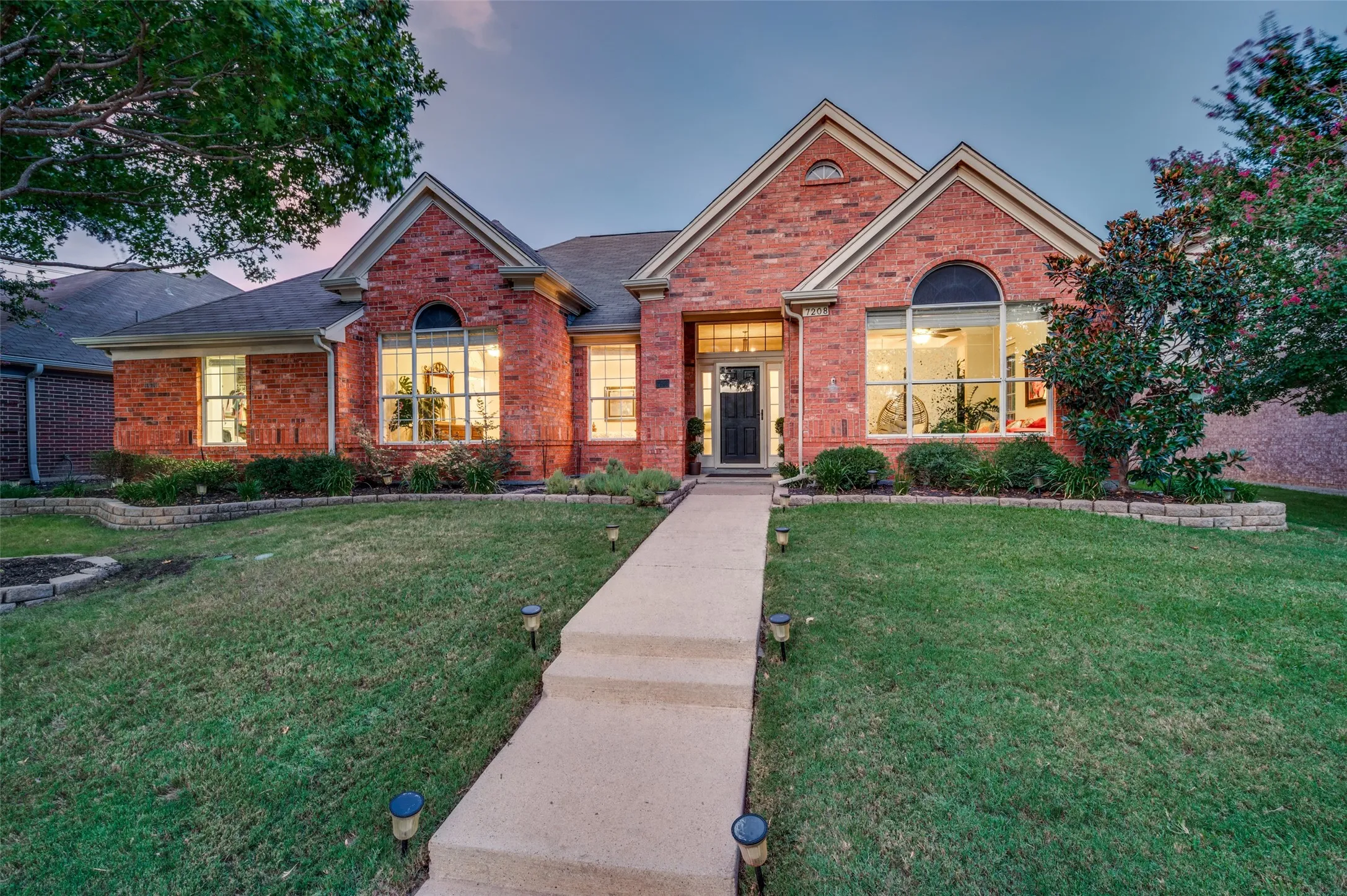 Single Family Residence For Sale in Collin County , 7208 Sonoma Valley Drive, Frisco, Texas 75035, 3 Bedroom, 2 Bathroom, 2 Garage spaces, 2,222 Sqft, built in 1992, mls#21346344, Real Estate Agent in Frisco, Homes For Sale in Collin county, Homes For Sale in Frisco, Realtor in Frisco Texas, Real Estate Brokerage Independent Realty Texas, Luminita Cordes Realtor