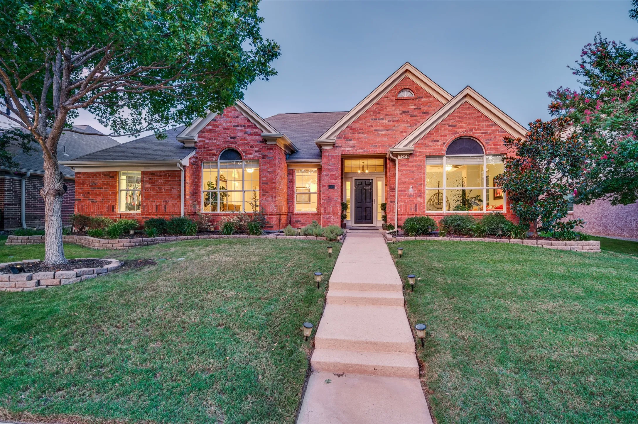 Single Family Residence For Sale in Collin County , 7208 Sonoma Valley Drive, Frisco, Texas 75035, 3 Bedroom, 2 Bathroom, 2 Garage spaces, 2,222 Sqft, built in 1992, mls#21346344, Real Estate Agent in Frisco, Homes For Sale in Collin county, Homes For Sale in Frisco, Realtor in Frisco Texas, Real Estate Brokerage Independent Realty Texas, Luminita Cordes Realtor