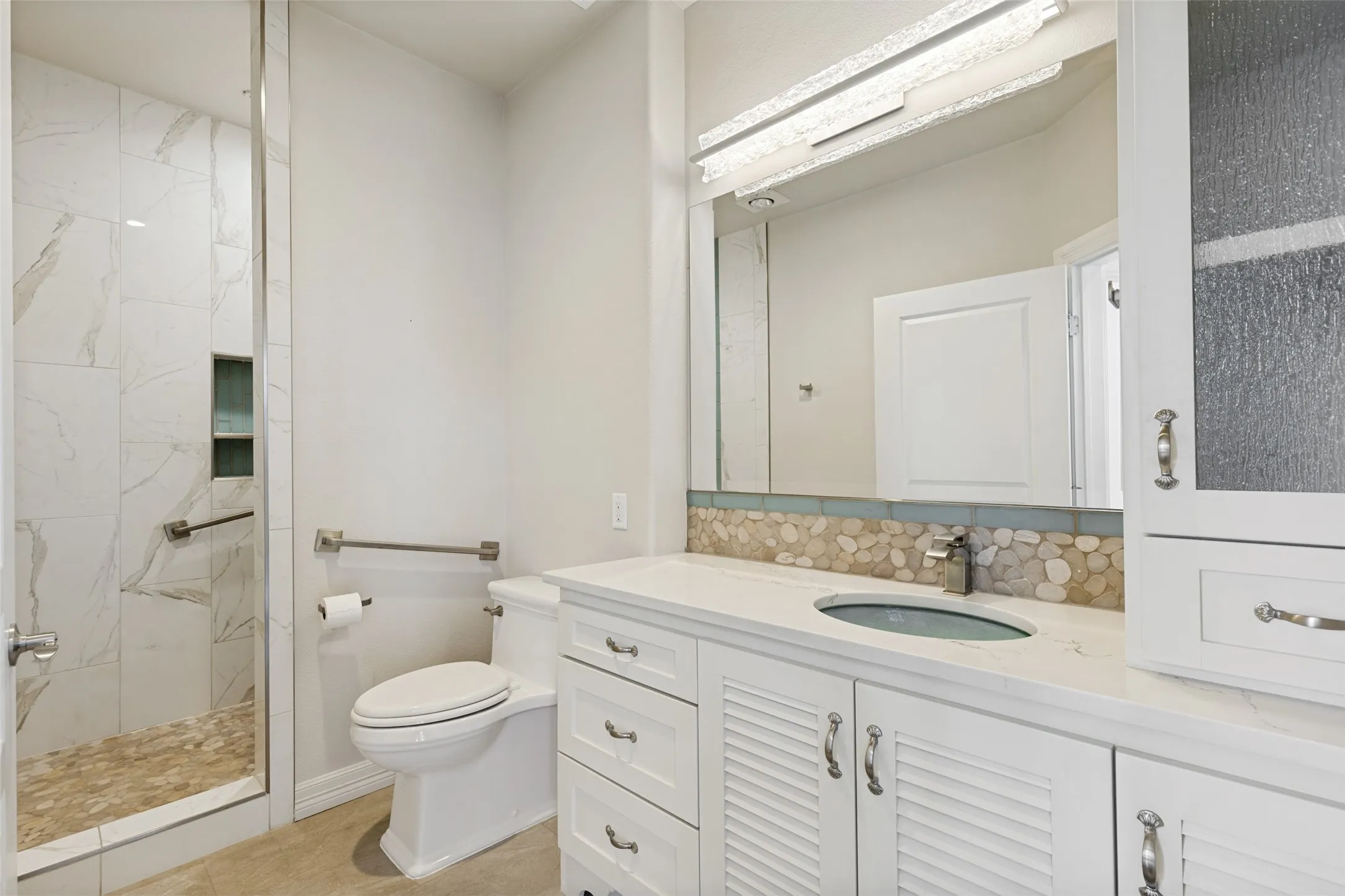 Condominium For Sale in Dallas County , 330 Las Colinas Boulevard E 1420, Irving, Texas 75039, 3 Bedrooms, 3 Bathrooms, 3 Garage spaces, 2,020 Sqft, built in 2001, Price $750,000, mls#21350534, Real Estate Agent in Irving, Homes For Sale in Dallas county, Homes For Sale in Irving, Realtor in Irving Texas, Real Estate Brokerage Independent Realty Texas, Luminita Cordes Realtor