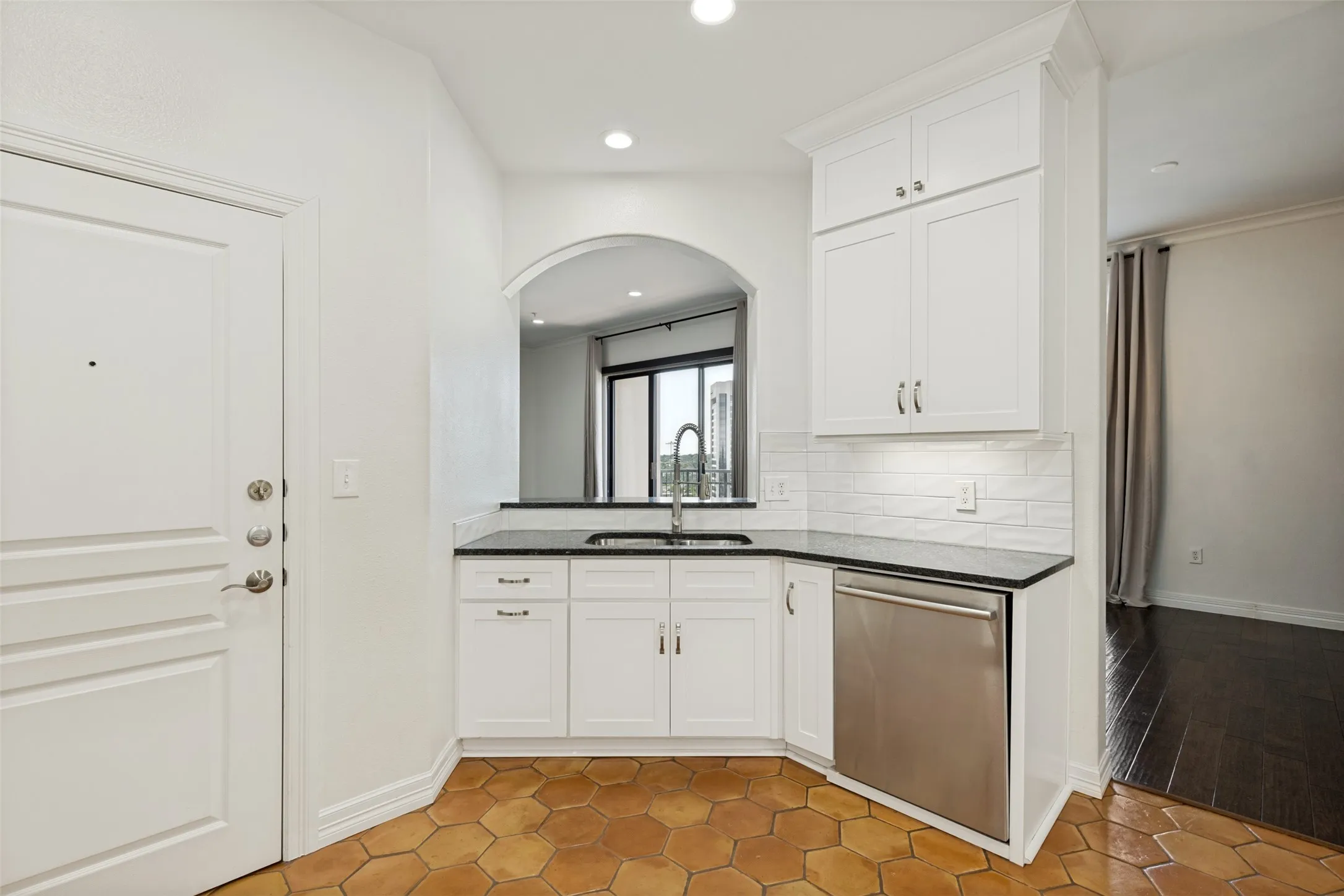 Condominium For Sale in Dallas County , 330 Las Colinas Boulevard E 1420, Irving, Texas 75039, 3 Bedrooms, 3 Bathrooms, 3 Garage spaces, 2,020 Sqft, built in 2001, Price $750,000, mls#21350534, Real Estate Agent in Irving, Homes For Sale in Dallas county, Homes For Sale in Irving, Realtor in Irving Texas, Real Estate Brokerage Independent Realty Texas, Luminita Cordes Realtor