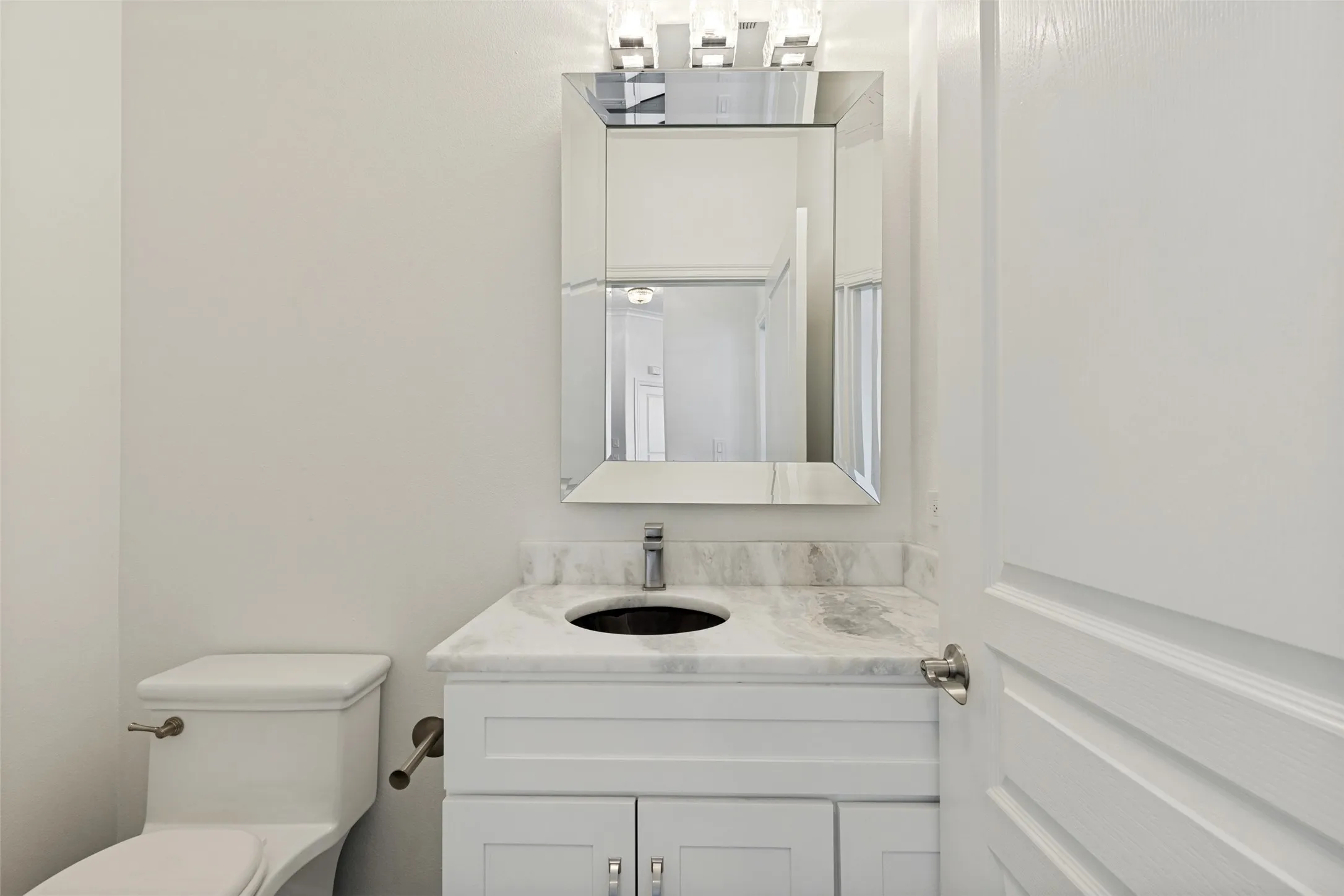 Condominium For Sale in Dallas County , 330 Las Colinas Boulevard E 1420, Irving, Texas 75039, 3 Bedrooms, 3 Bathrooms, 3 Garage spaces, 2,020 Sqft, built in 2001, Price $750,000, mls#21350534, Real Estate Agent in Irving, Homes For Sale in Dallas county, Homes For Sale in Irving, Realtor in Irving Texas, Real Estate Brokerage Independent Realty Texas, Luminita Cordes Realtor