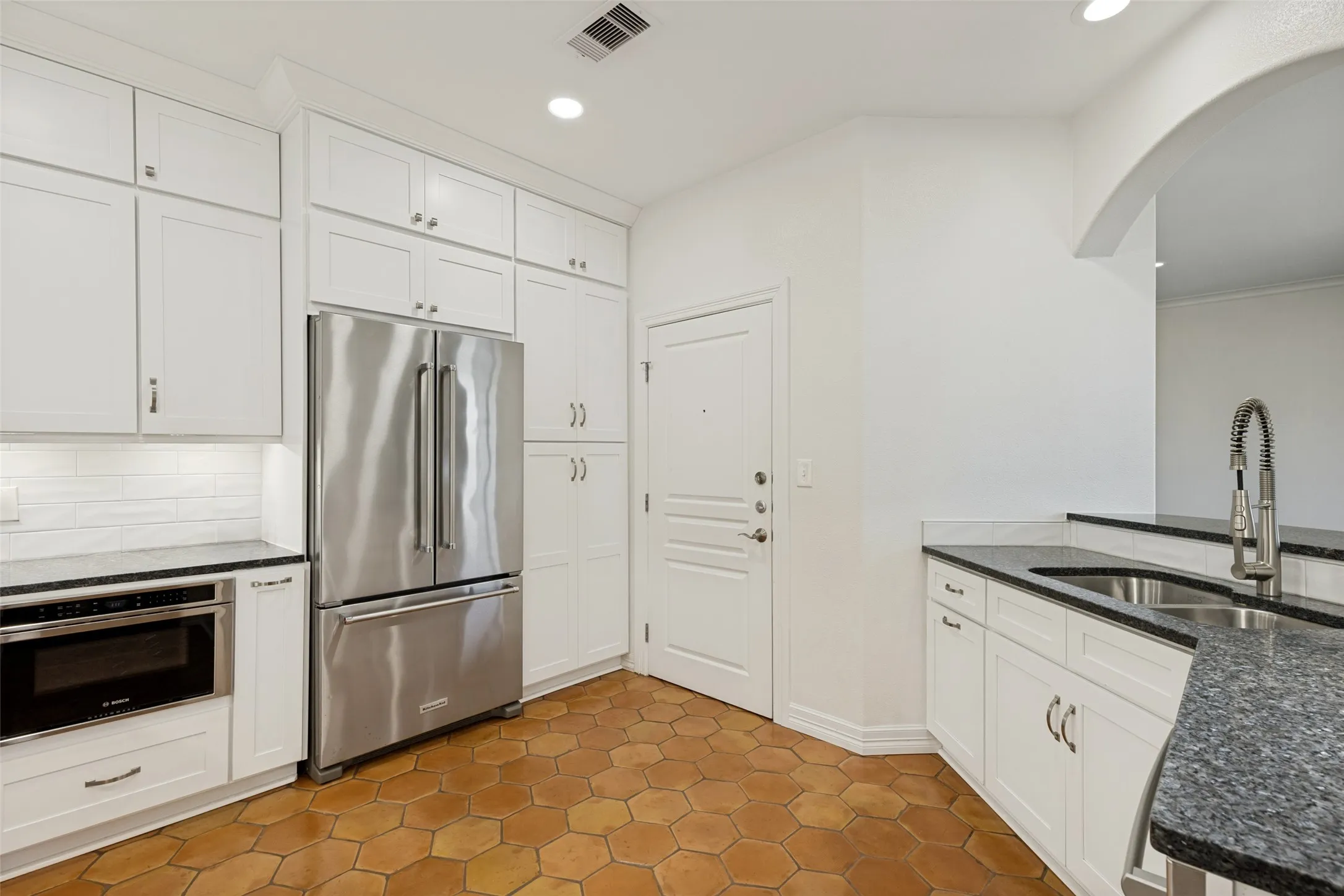 Condominium For Sale in Dallas County , 330 Las Colinas Boulevard E 1420, Irving, Texas 75039, 3 Bedrooms, 3 Bathrooms, 3 Garage spaces, 2,020 Sqft, built in 2001, Price $750,000, mls#21350534, Real Estate Agent in Irving, Homes For Sale in Dallas county, Homes For Sale in Irving, Realtor in Irving Texas, Real Estate Brokerage Independent Realty Texas, Luminita Cordes Realtor