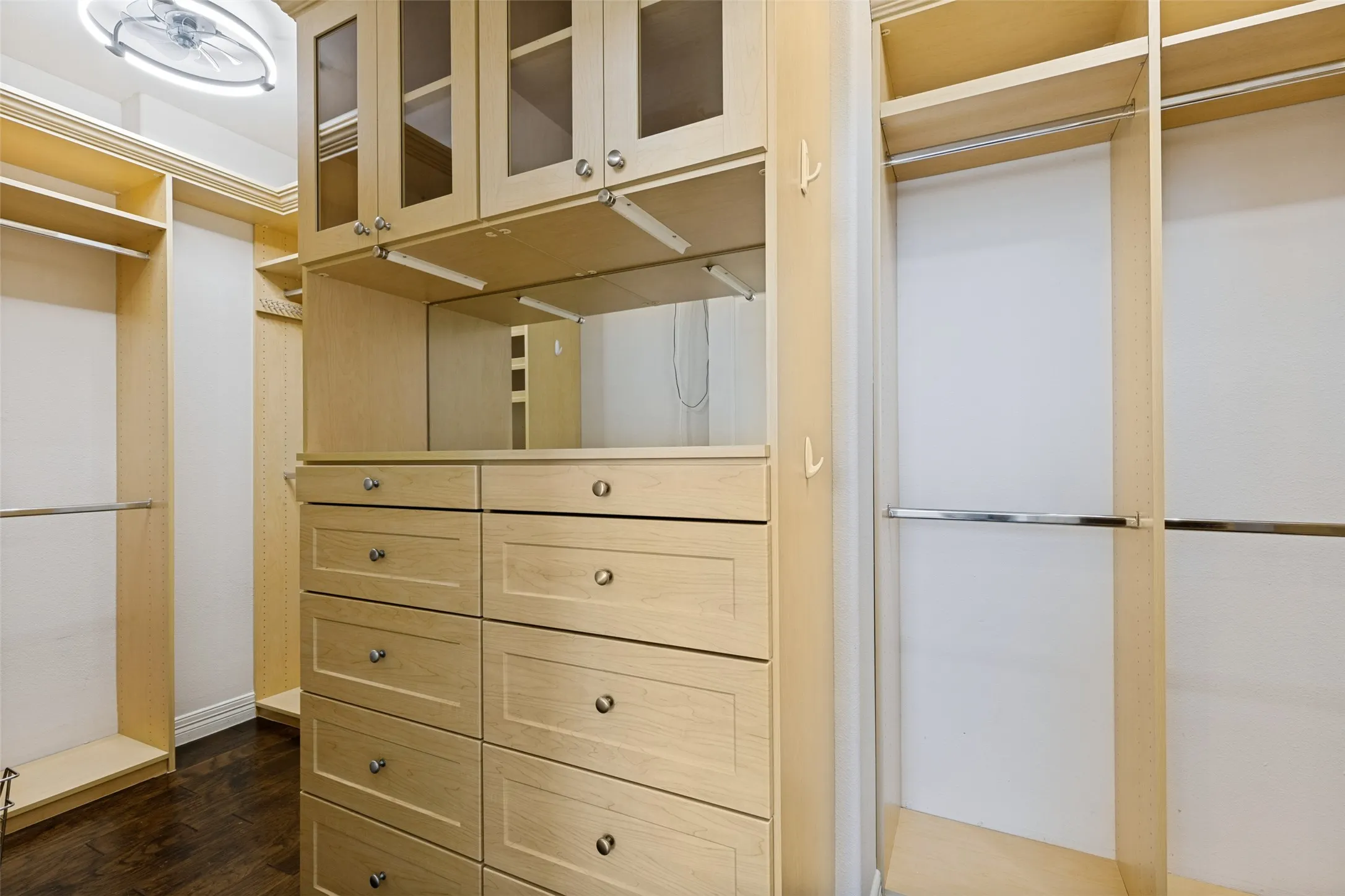Condominium For Sale in Dallas County , 330 Las Colinas Boulevard E 1420, Irving, Texas 75039, 3 Bedrooms, 3 Bathrooms, 3 Garage spaces, 2,020 Sqft, built in 2001, Price $750,000, mls#21350534, Real Estate Agent in Irving, Homes For Sale in Dallas county, Homes For Sale in Irving, Realtor in Irving Texas, Real Estate Brokerage Independent Realty Texas, Luminita Cordes Realtor