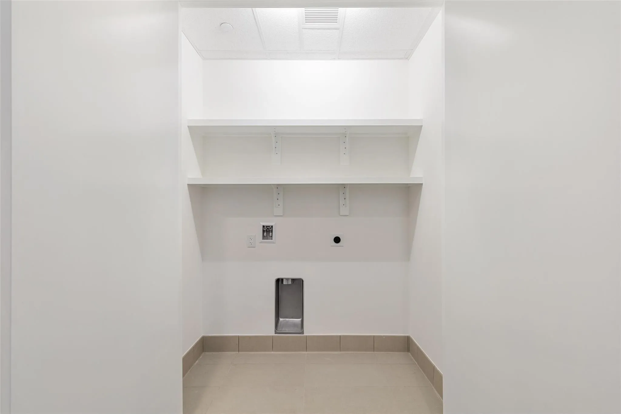 Townhouse For Rent in Collin County , 7901 Windrose 902, Plano, Texas 75024, 2 Bedroom, 3 Bathroom, 2 Garage spaces, 1,860 Sqft, built in 2019, mls#21350395, Real Estate Agent in Plano, Homes For Rent in Collin county, Homes For Rent in Plano, Realtor in Plano Texas, Real Estate Brokerage Independent Realty Texas, Luminita Cordes Realtor