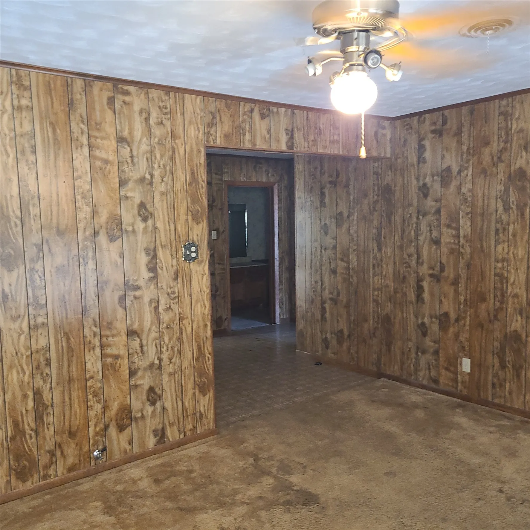 Single Family Residence For Sale in Hunt County , 50010 Del Ra Drive, Greenville, Texas 75402, 3 Bedroom, 2 Bathroom, 2 Garage spaces, 1,414 Sqft, built in 1965, mls#21353095, Real Estate Agent in Greenville, Homes For Sale in Hunt county, Homes For Sale in Greenville, Realtor in Greenville Texas, Real Estate Brokerage Independent Realty Texas, Luminita Cordes Realtor
