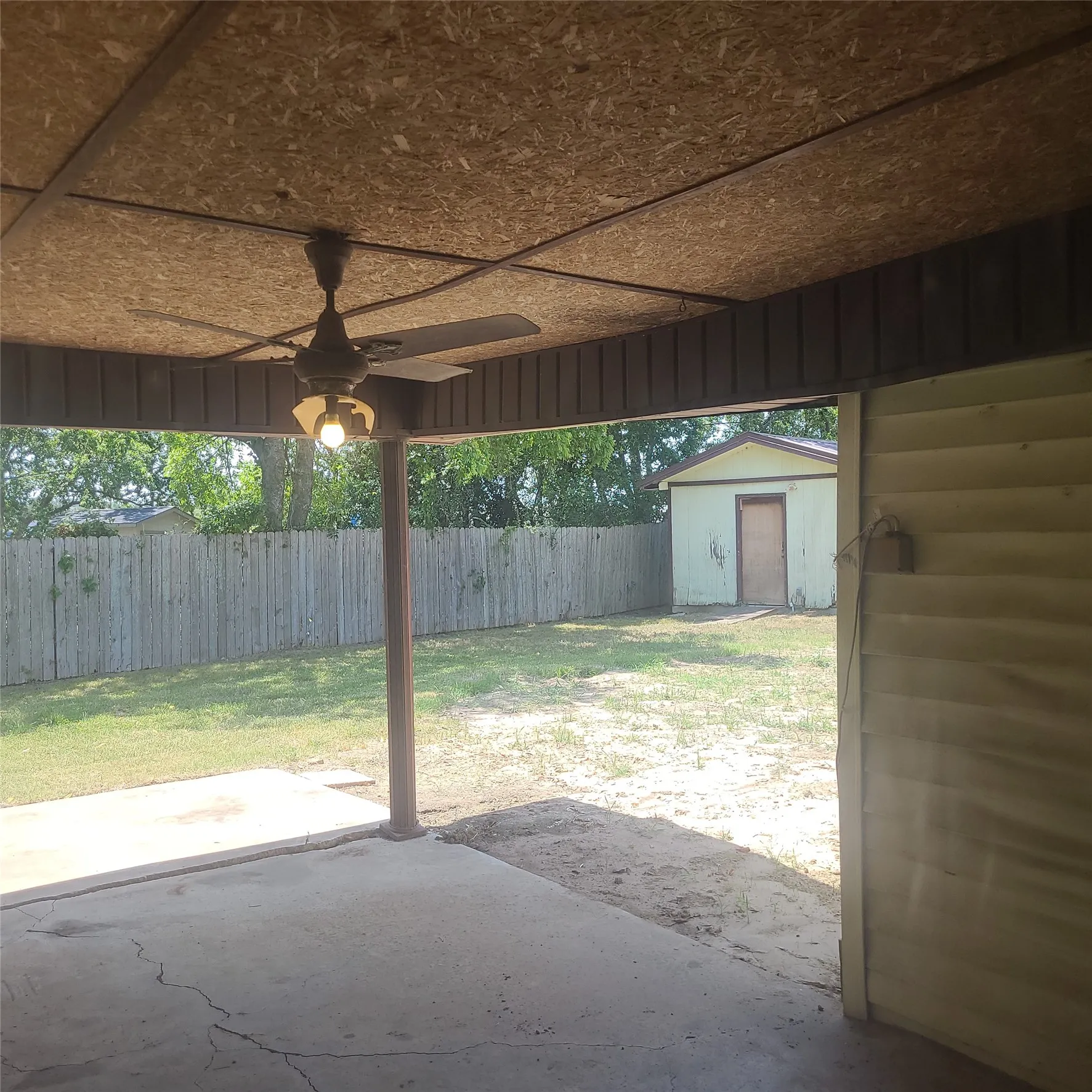Single Family Residence For Sale in Hunt County , 50010 Del Ra Drive, Greenville, Texas 75402, 3 Bedroom, 2 Bathroom, 2 Garage spaces, 1,414 Sqft, built in 1965, mls#21353095, Real Estate Agent in Greenville, Homes For Sale in Hunt county, Homes For Sale in Greenville, Realtor in Greenville Texas, Real Estate Brokerage Independent Realty Texas, Luminita Cordes Realtor