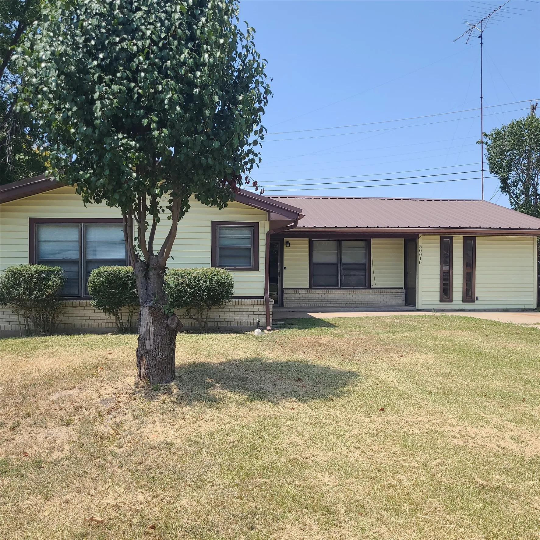Single Family Residence For Sale in Hunt County , 50010 Del Ra Drive, Greenville, Texas 75402, 3 Bedroom, 2 Bathroom, 2 Garage spaces, 1,414 Sqft, built in 1965, mls#21353095, Real Estate Agent in Greenville, Homes For Sale in Hunt county, Homes For Sale in Greenville, Realtor in Greenville Texas, Real Estate Brokerage Independent Realty Texas, Luminita Cordes Realtor