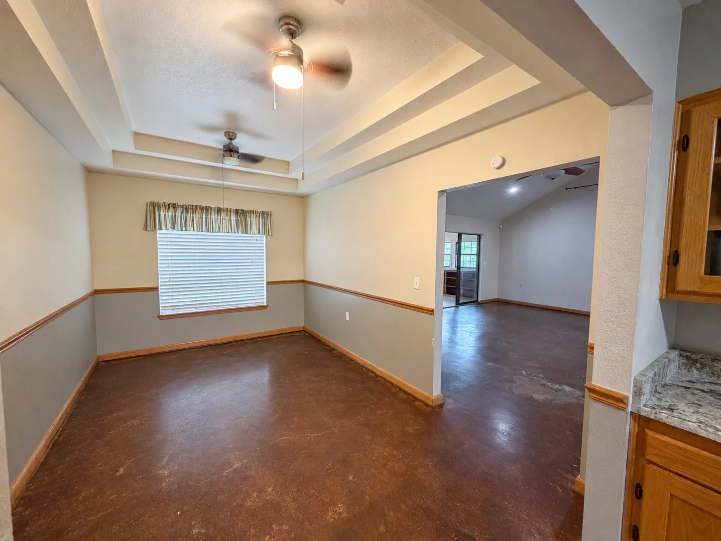 Single Family Residence For Sale in Montague County , 517 E Locust Street, Nocona, Texas 76255, 3 Bedroom, 2 Bathroom, 2 Garage spaces, 2,088 Sqft, built in 1984, mls#21353102, Real Estate Agent in Nocona, Homes For Sale in Montague county, Homes For Sale in Nocona, Realtor in Nocona Texas, Real Estate Brokerage Independent Realty Texas, Luminita Cordes Realtor