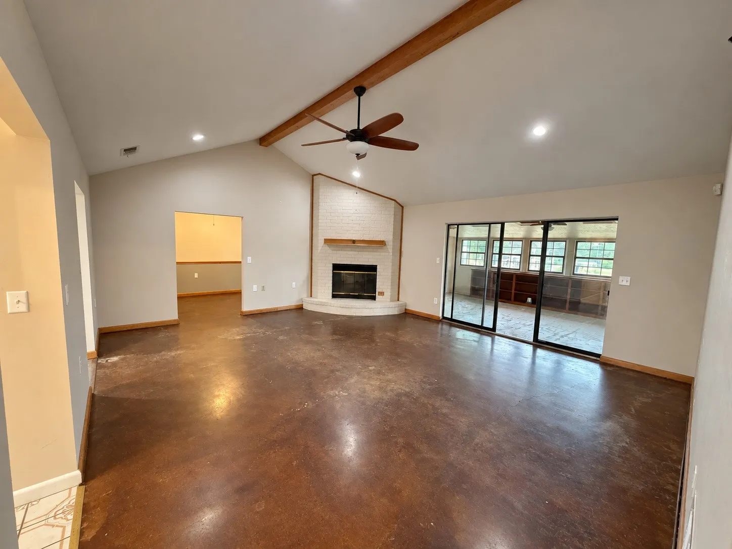 Single Family Residence For Sale in Montague County , 517 E Locust Street, Nocona, Texas 76255, 3 Bedroom, 2 Bathroom, 2 Garage spaces, 2,088 Sqft, built in 1984, mls#21353102, Real Estate Agent in Nocona, Homes For Sale in Montague county, Homes For Sale in Nocona, Realtor in Nocona Texas, Real Estate Brokerage Independent Realty Texas, Luminita Cordes Realtor