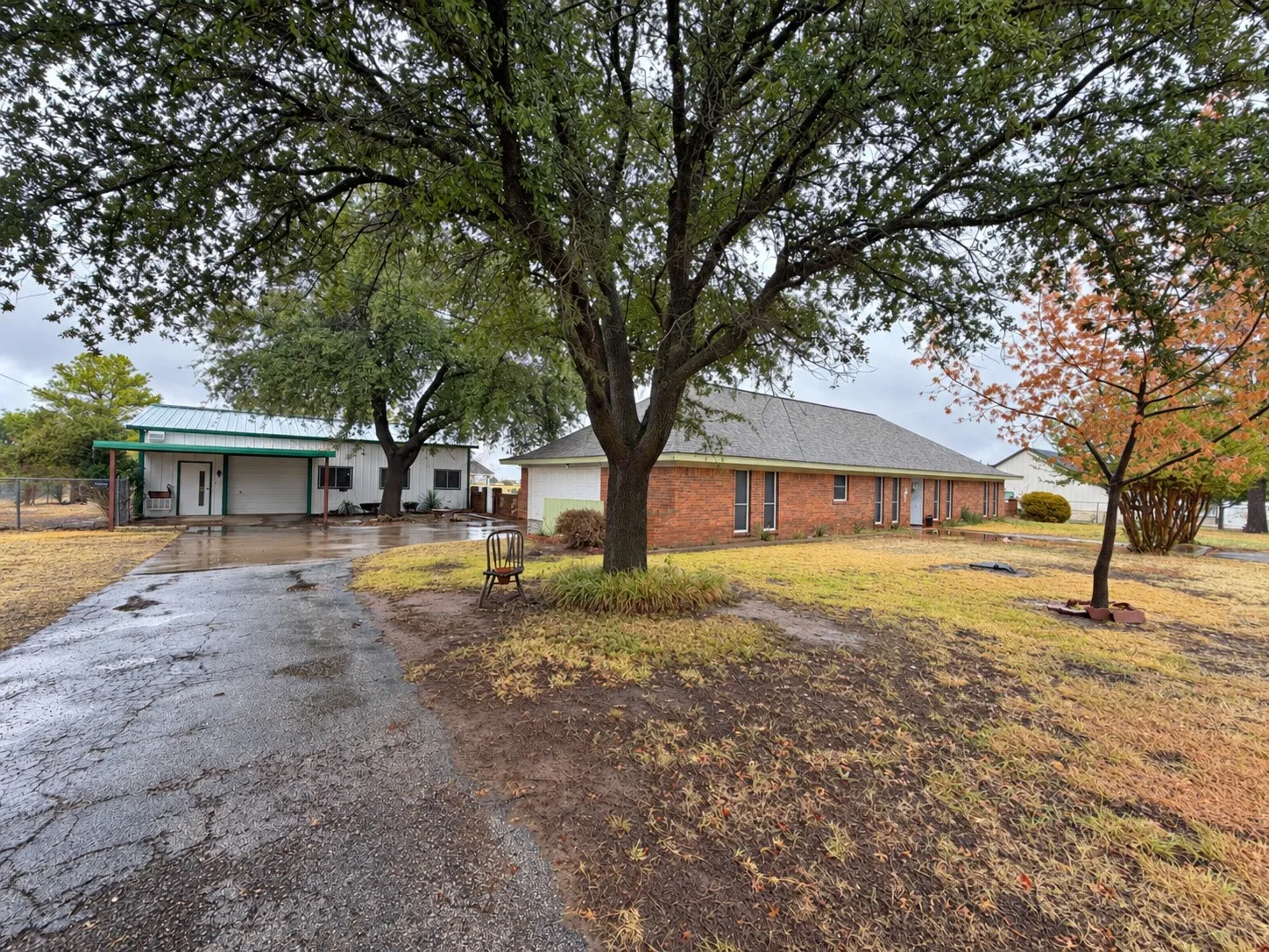 Single Family Residence For Sale in Montague County , 517 E Locust Street, Nocona, Texas 76255, 3 Bedroom, 2 Bathroom, 2 Garage spaces, 2,088 Sqft, built in 1984, mls#21353102, Real Estate Agent in Nocona, Homes For Sale in Montague county, Homes For Sale in Nocona, Realtor in Nocona Texas, Real Estate Brokerage Independent Realty Texas, Luminita Cordes Realtor